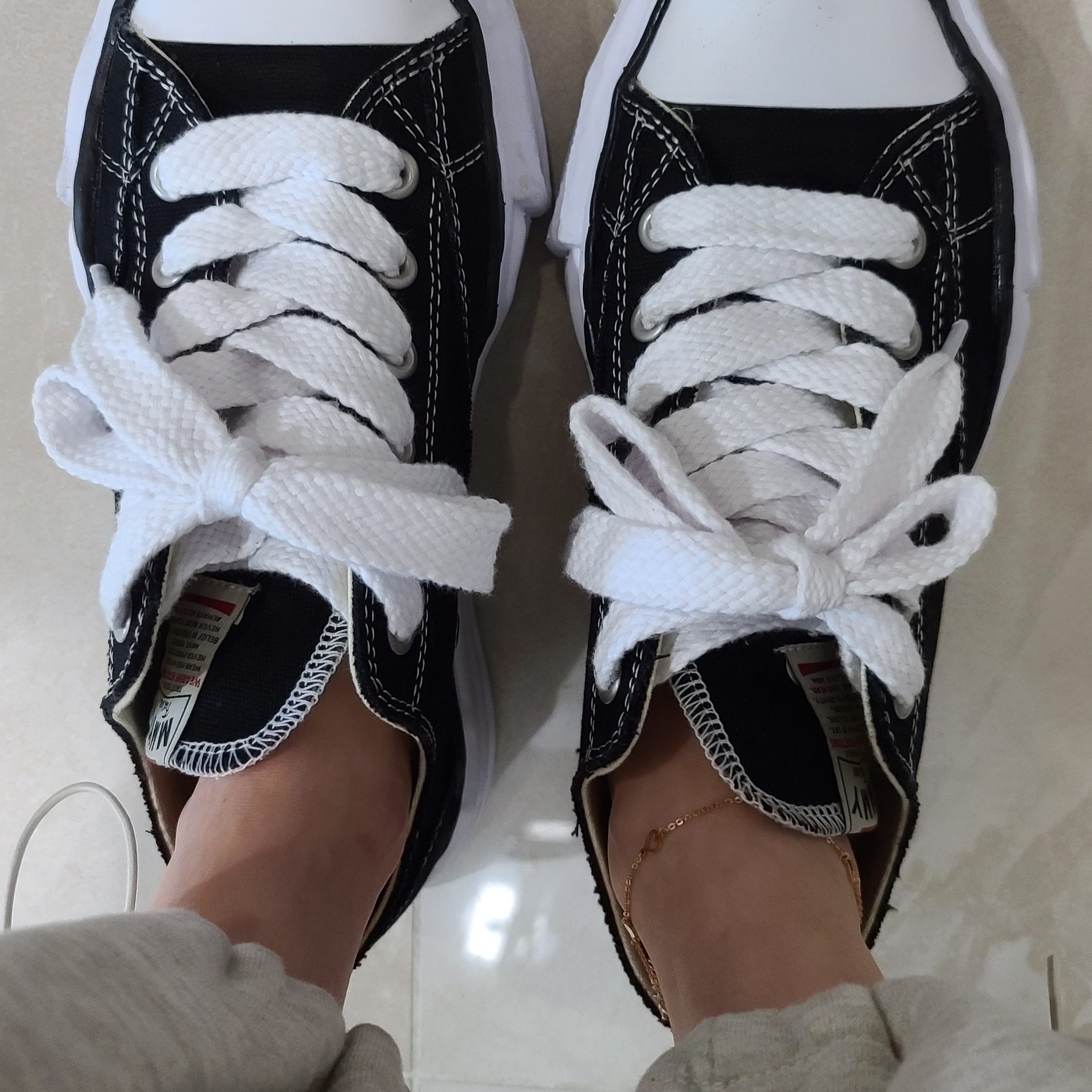 Maison Mihara Yasuhiro Peterson OG Sole Canvas Low Sneakers Black 착용 스타일