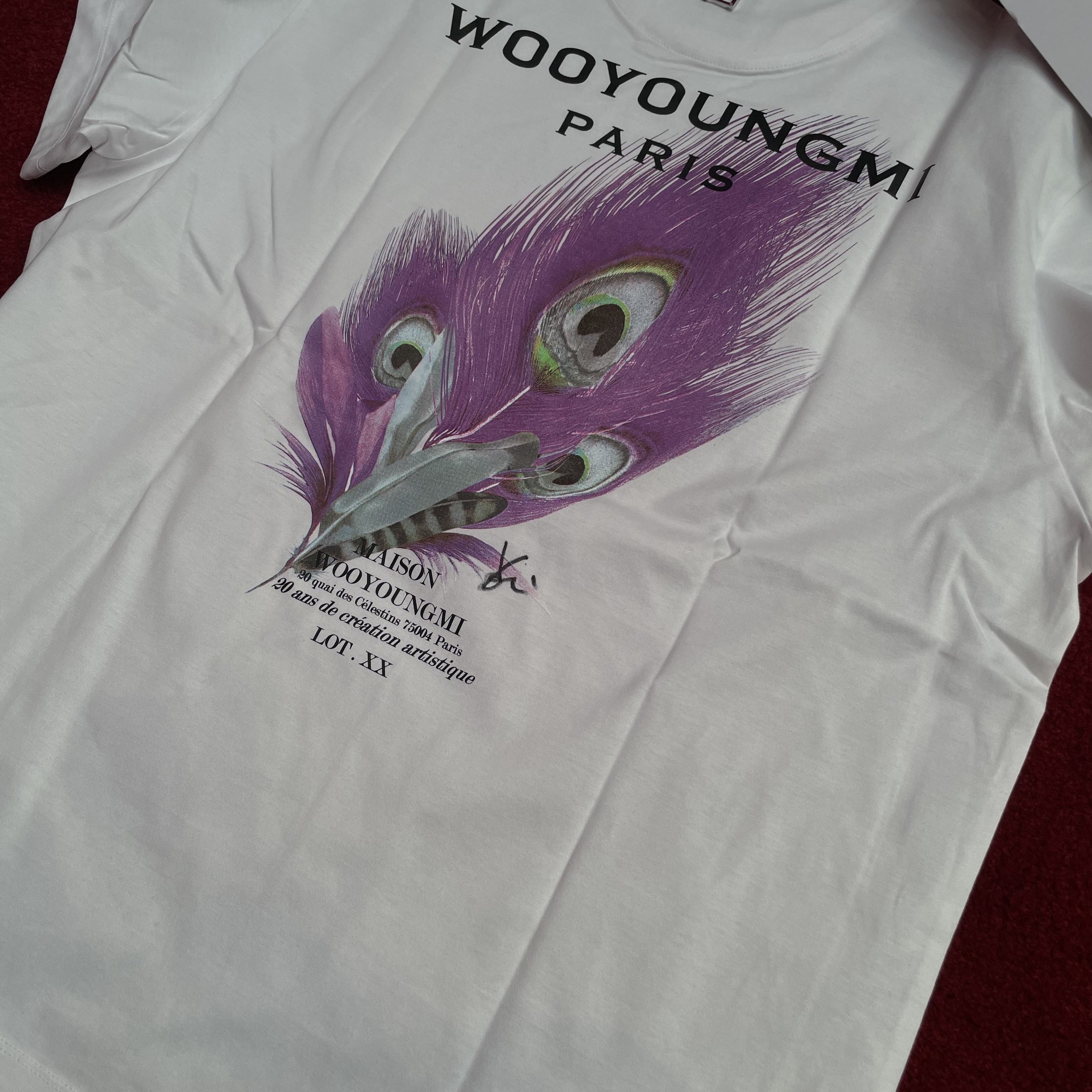Wooyoungmi Feather Back Logo T-Shirt White - 23SS 착용 스타일 - 3