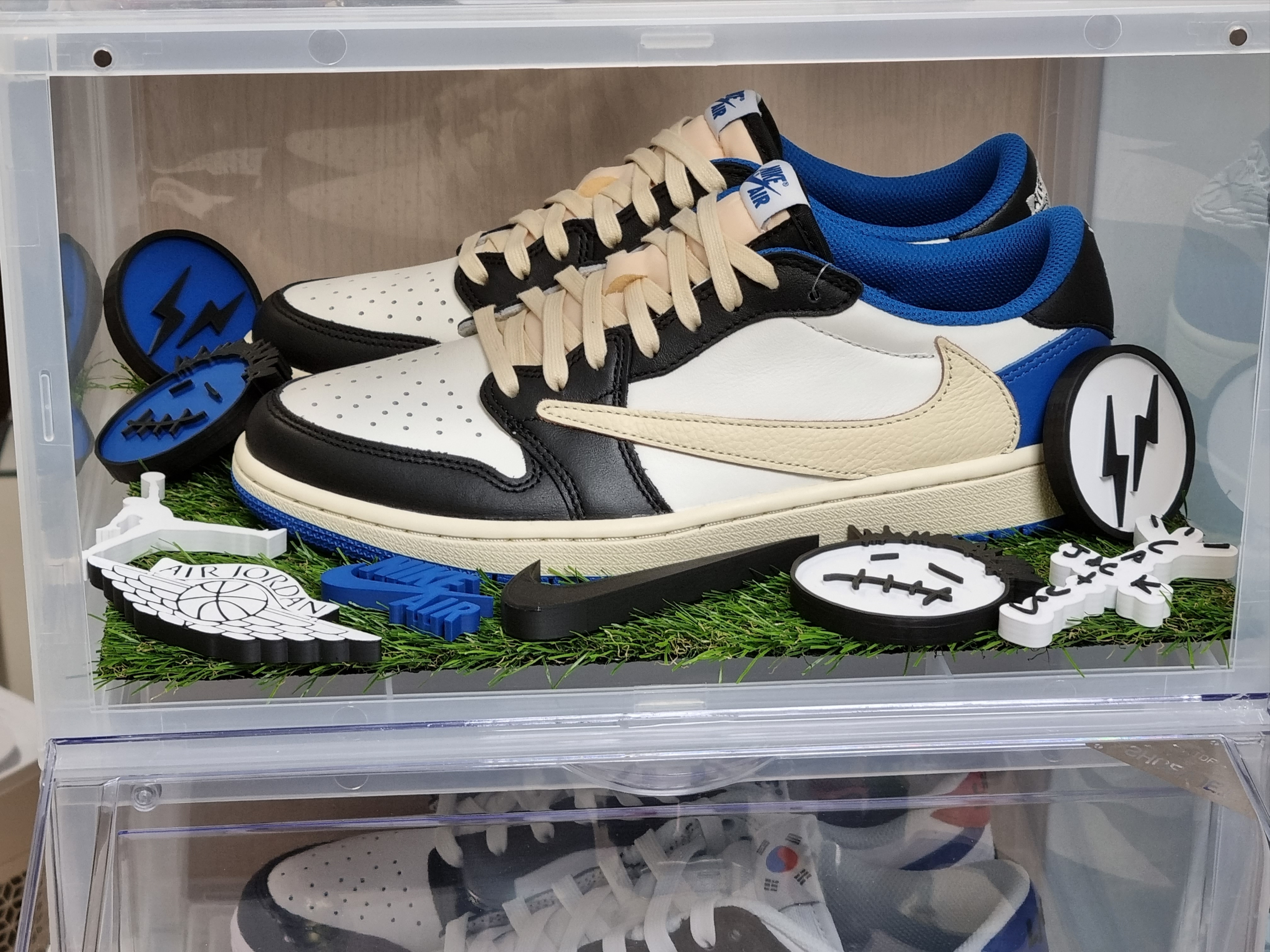 Jordan 1 x Travis Scott x Fragment Retro Low OG SP Military Blue 착용 스타일 - 5