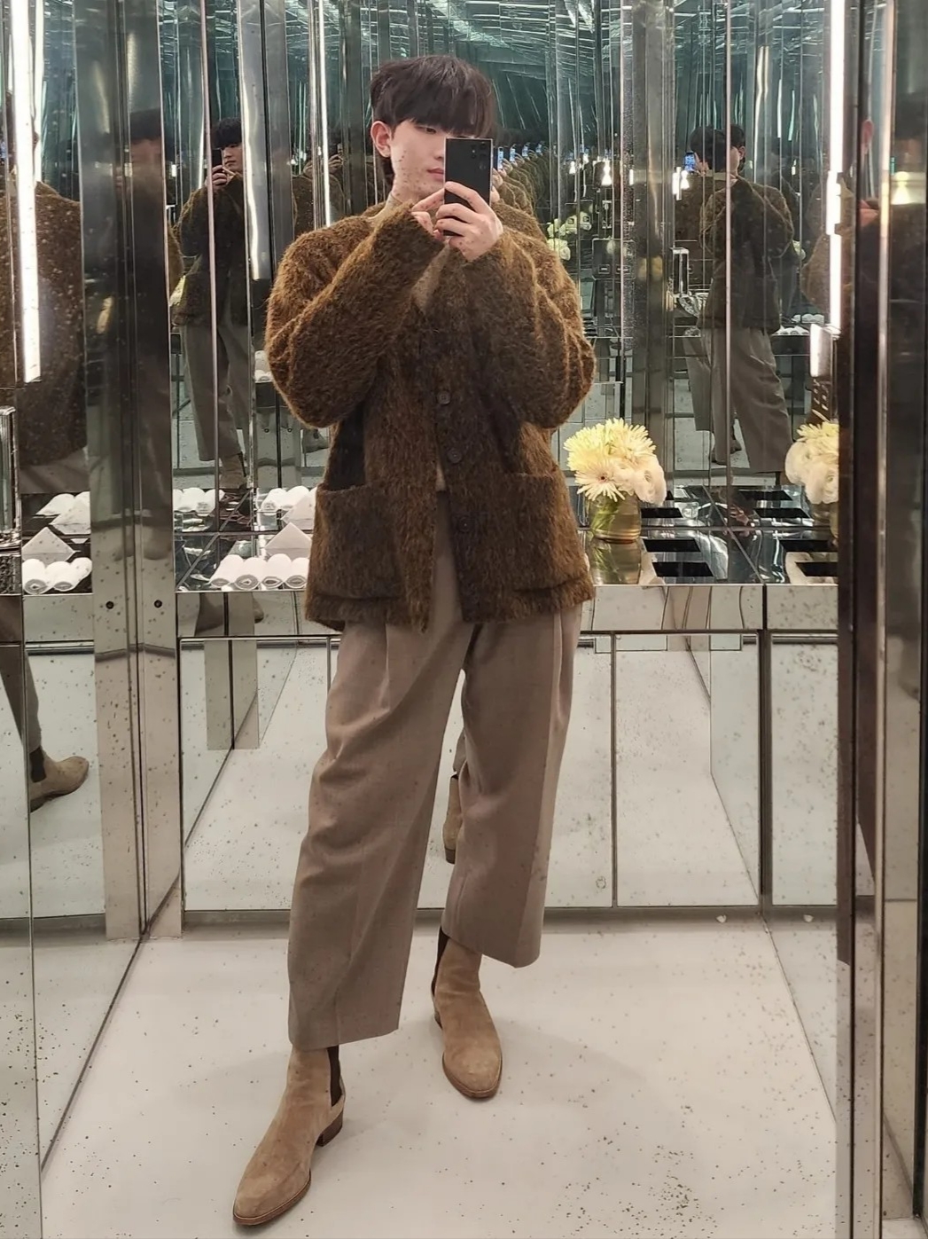 Our Legacy Cardigan Mohair Olive, Saint Laurent Wyatt Chelsea Boots in Smooth Leather Black 착용 스타일