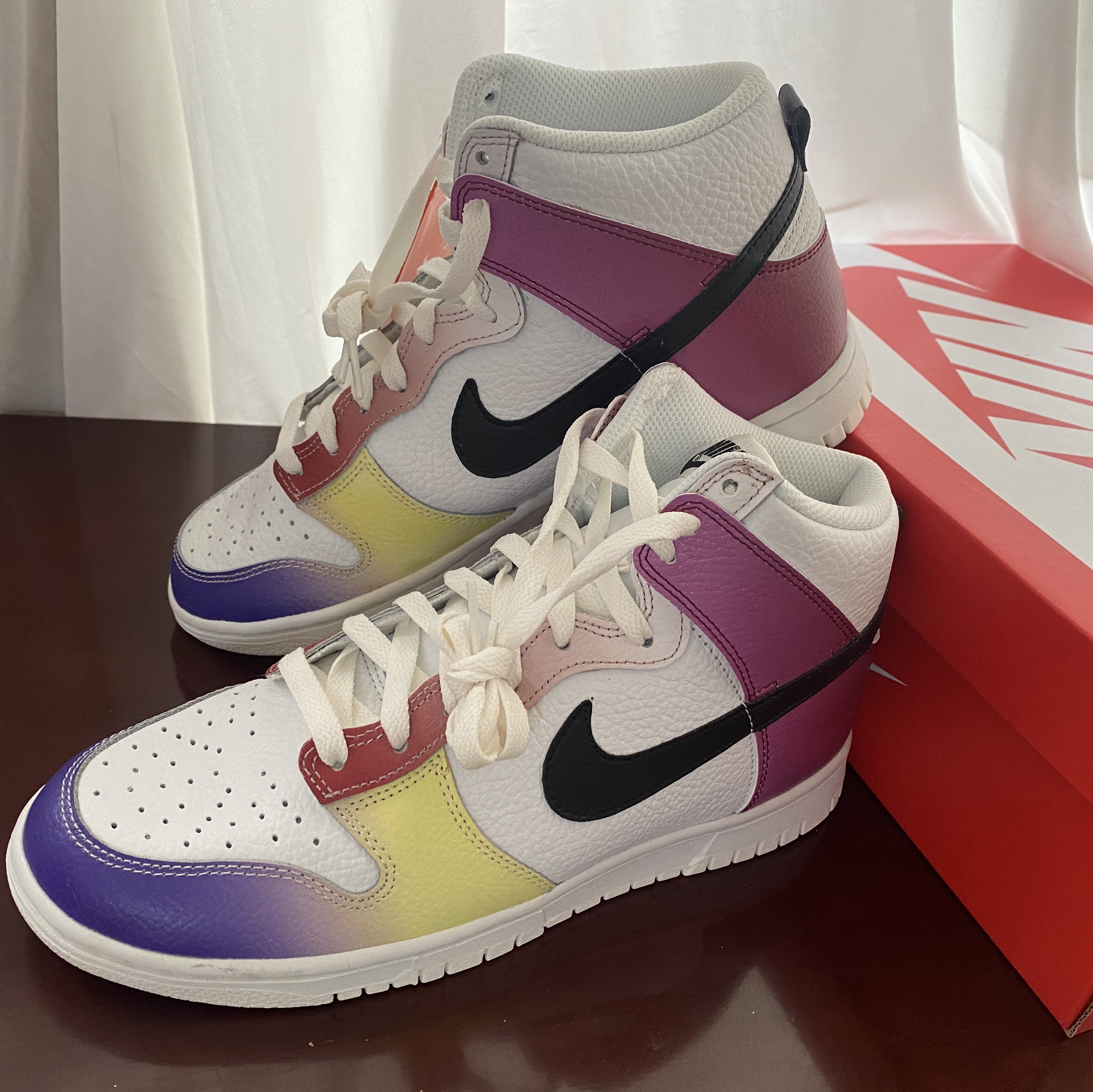 (W) Nike Dunk High Summit White Team Red 착용 스타일 - 2