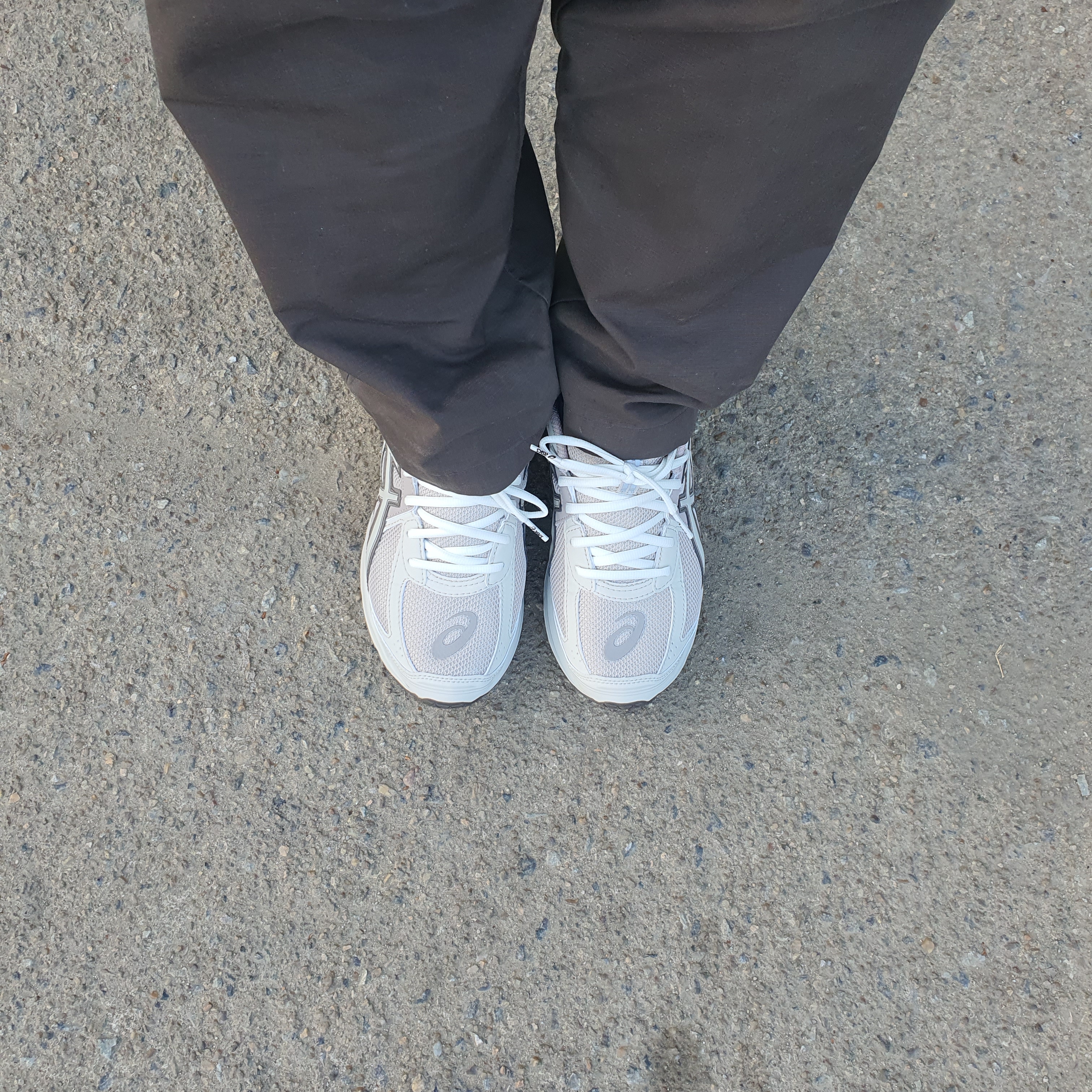 Asics Jog 100 S Birch - 2E Wide 착용 스타일 - 2