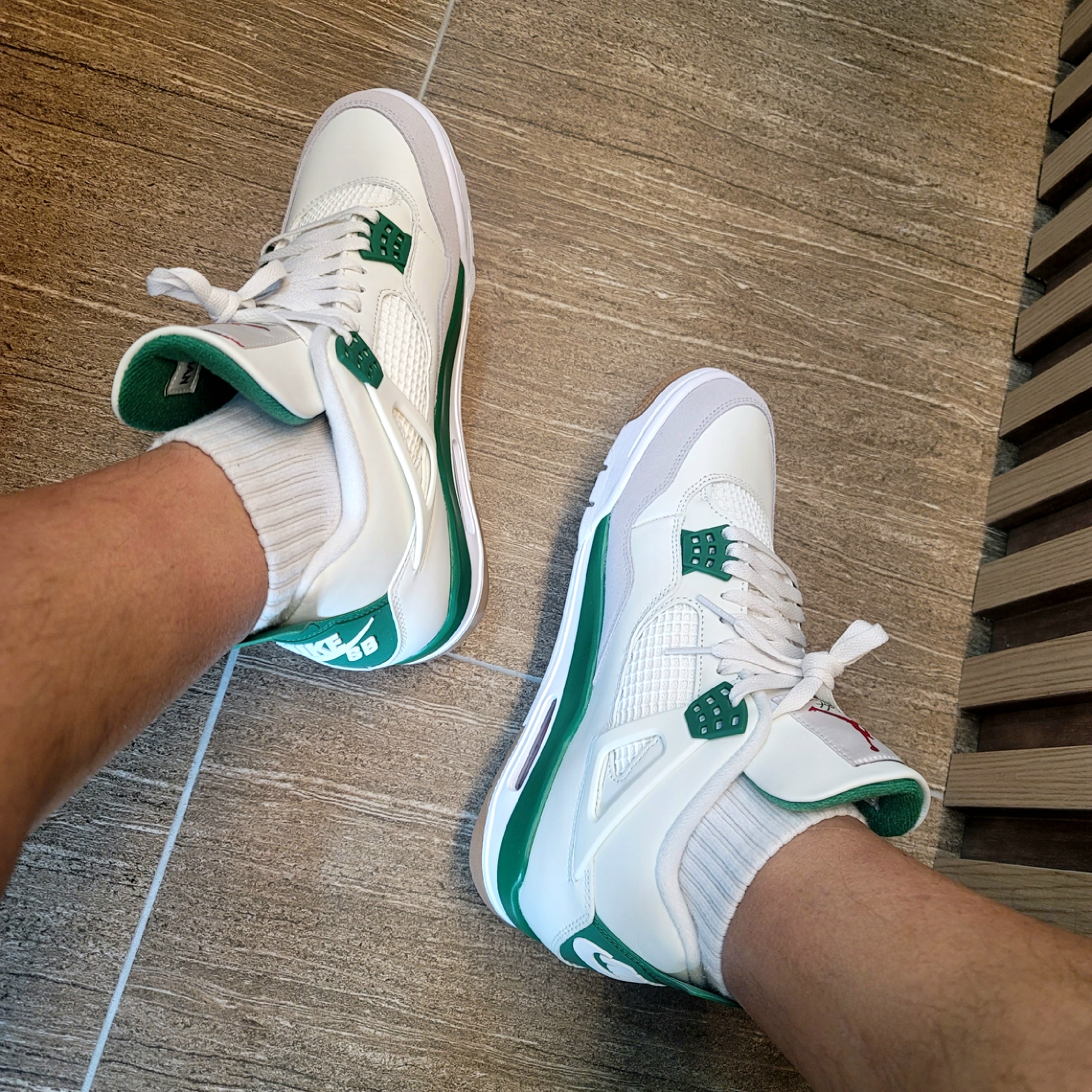 Jordan 4 x Nike SB Retro SP Pine Green 착용 스타일