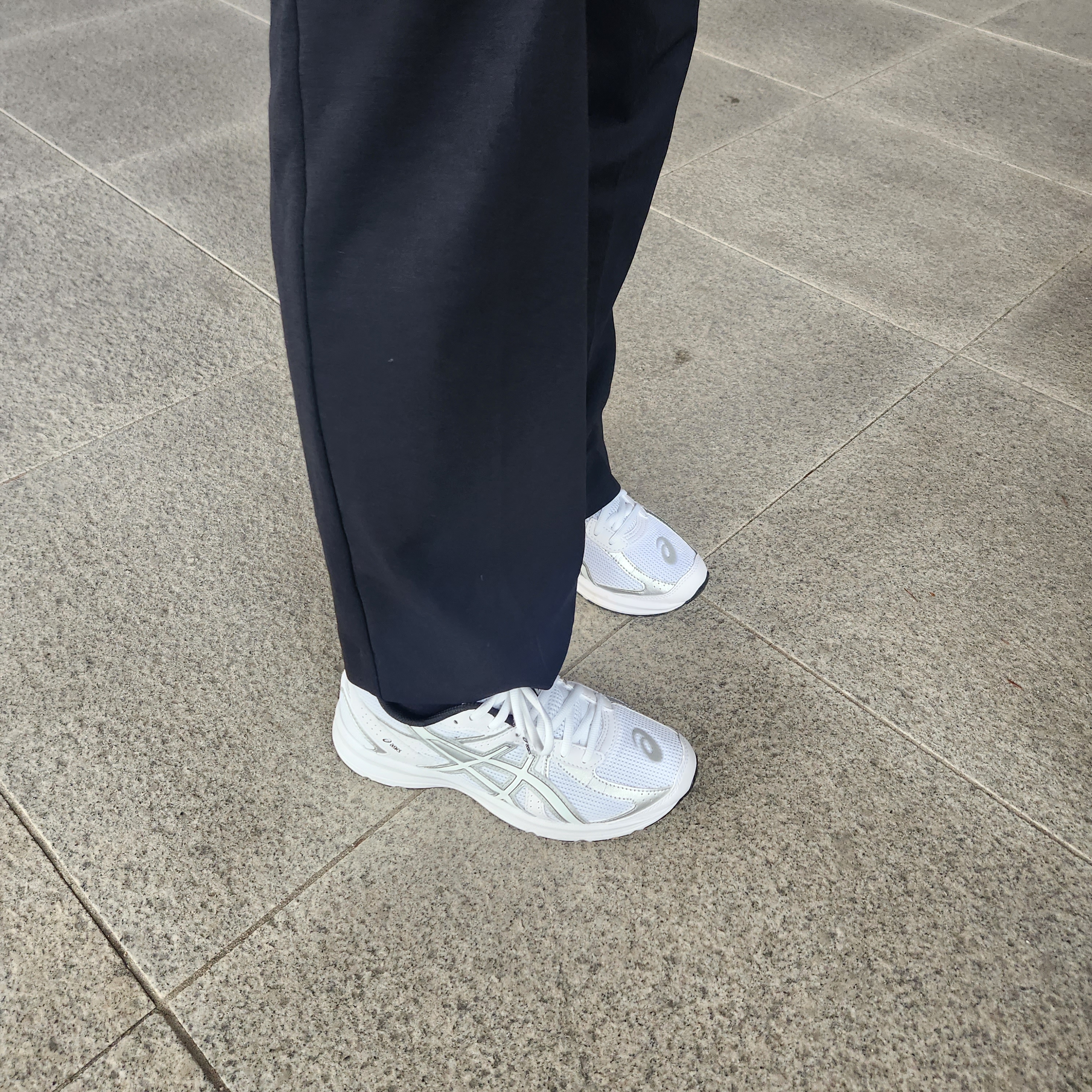 Asics Jog 100 S White - 2E Wide 착용 스타일