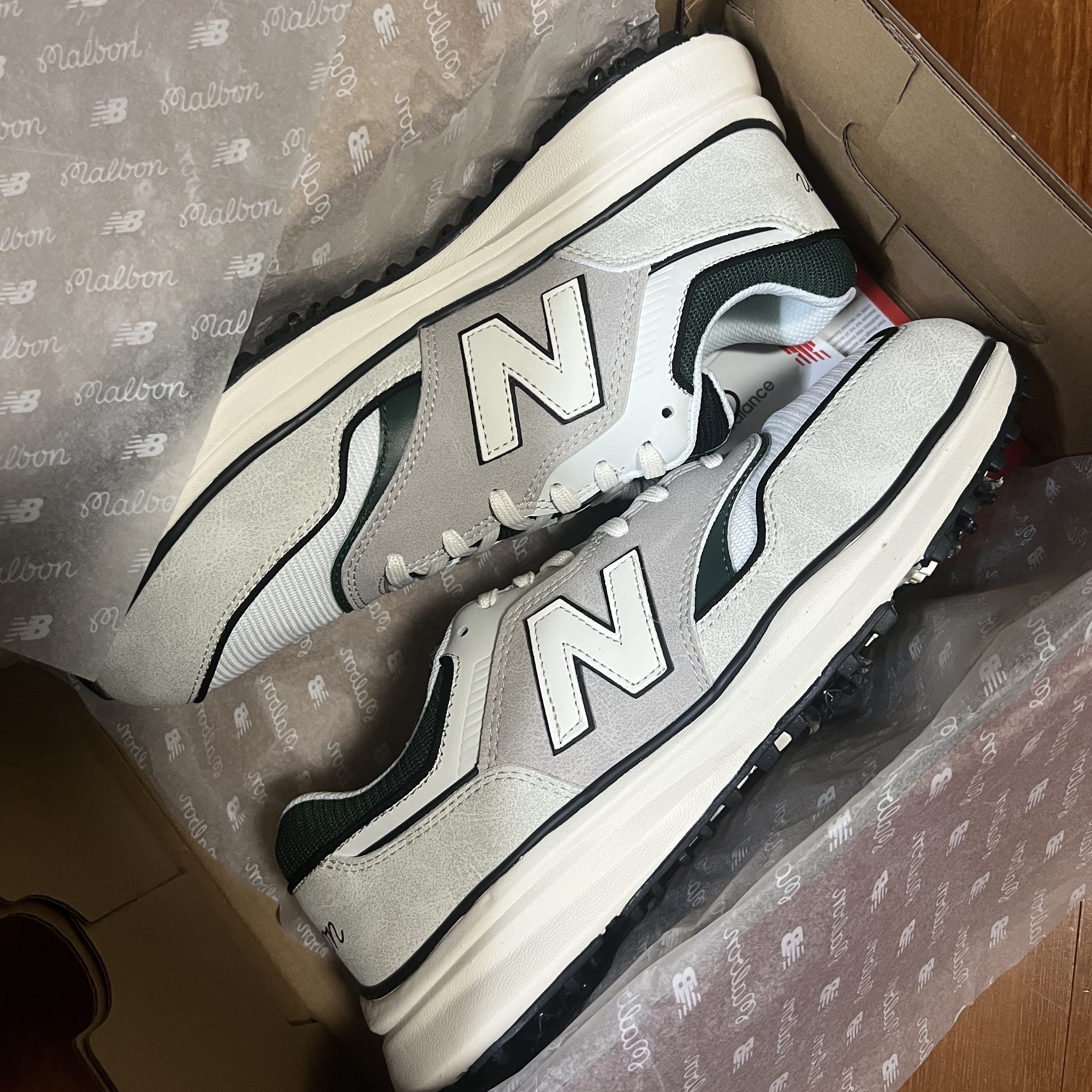 New Balance x Malbon 997 Golf Grey Green 착용 스타일 - 1