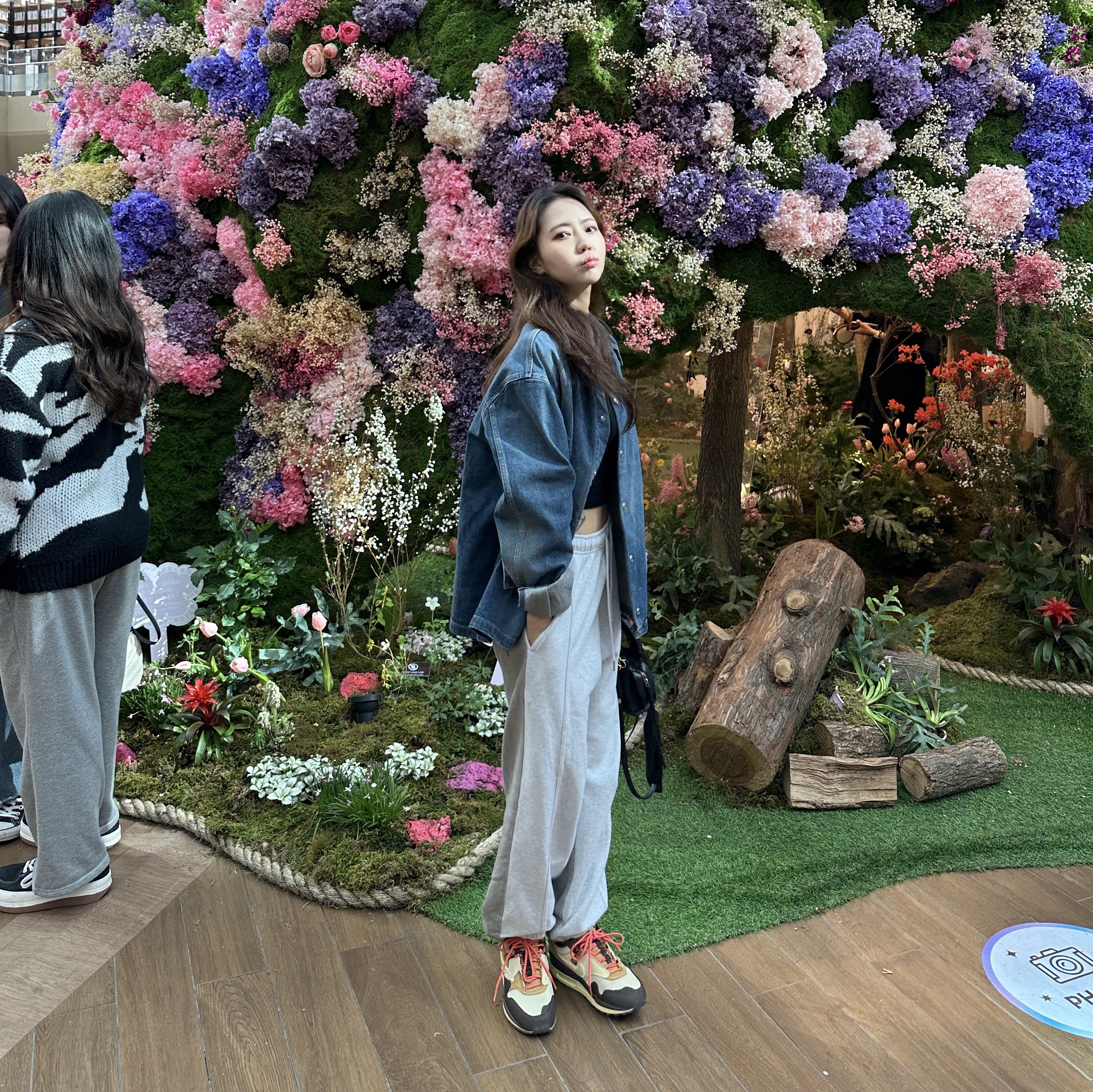 Nike x Travis Scott Air Max 1 Cact.us Brown, Balenciaga Neo Classic Nano City Bag Black 착용 스타일 - 1