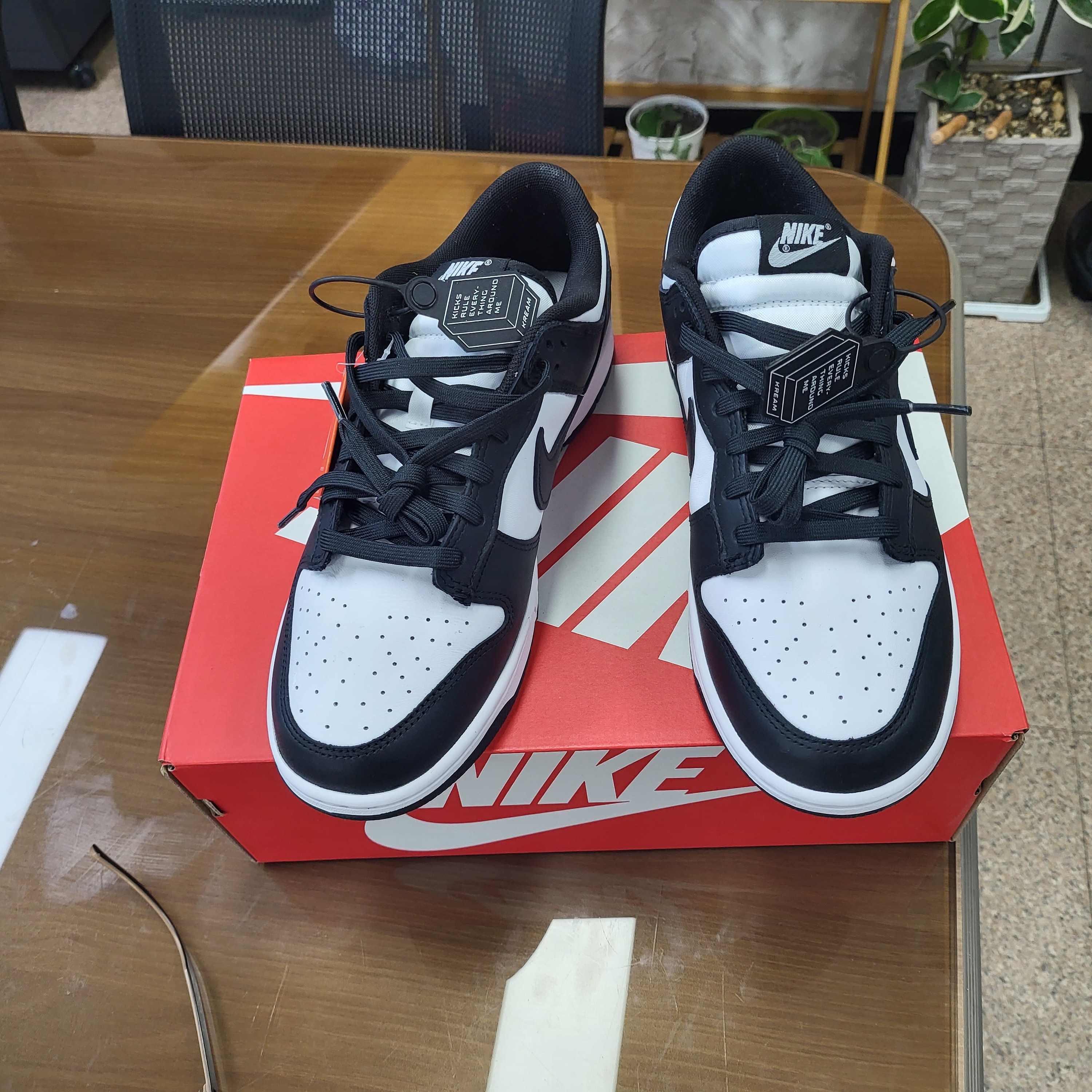 Nike Dunk Low Retro Black 착용 스타일 - 3