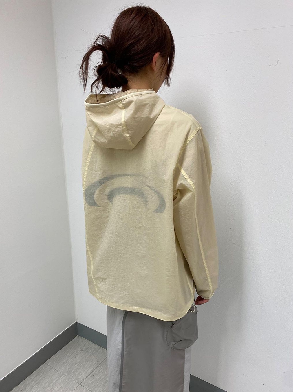 Art Of Field Back Printed Packable Jacket Light Yellow, Art Of Field Flap Pocket Long Skirt Khaki Beige 착용 스타일