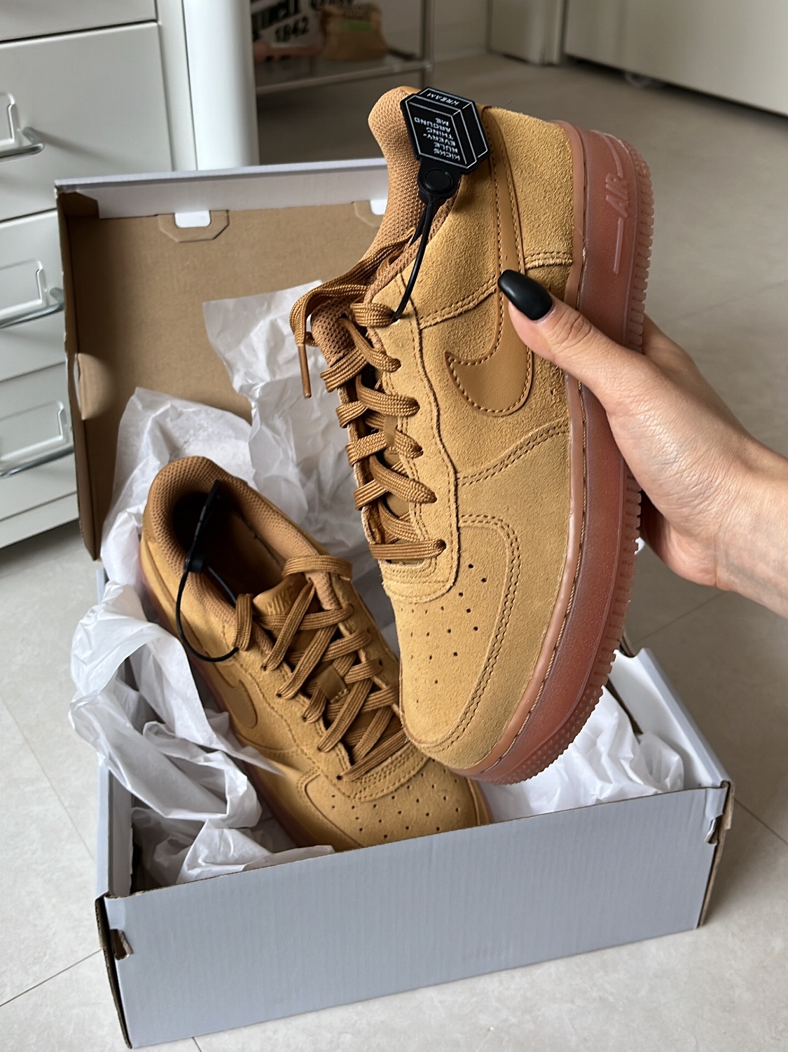 (GS) Nike Air Force 1 LV8 3 Wheat 착용 스타일 - 2