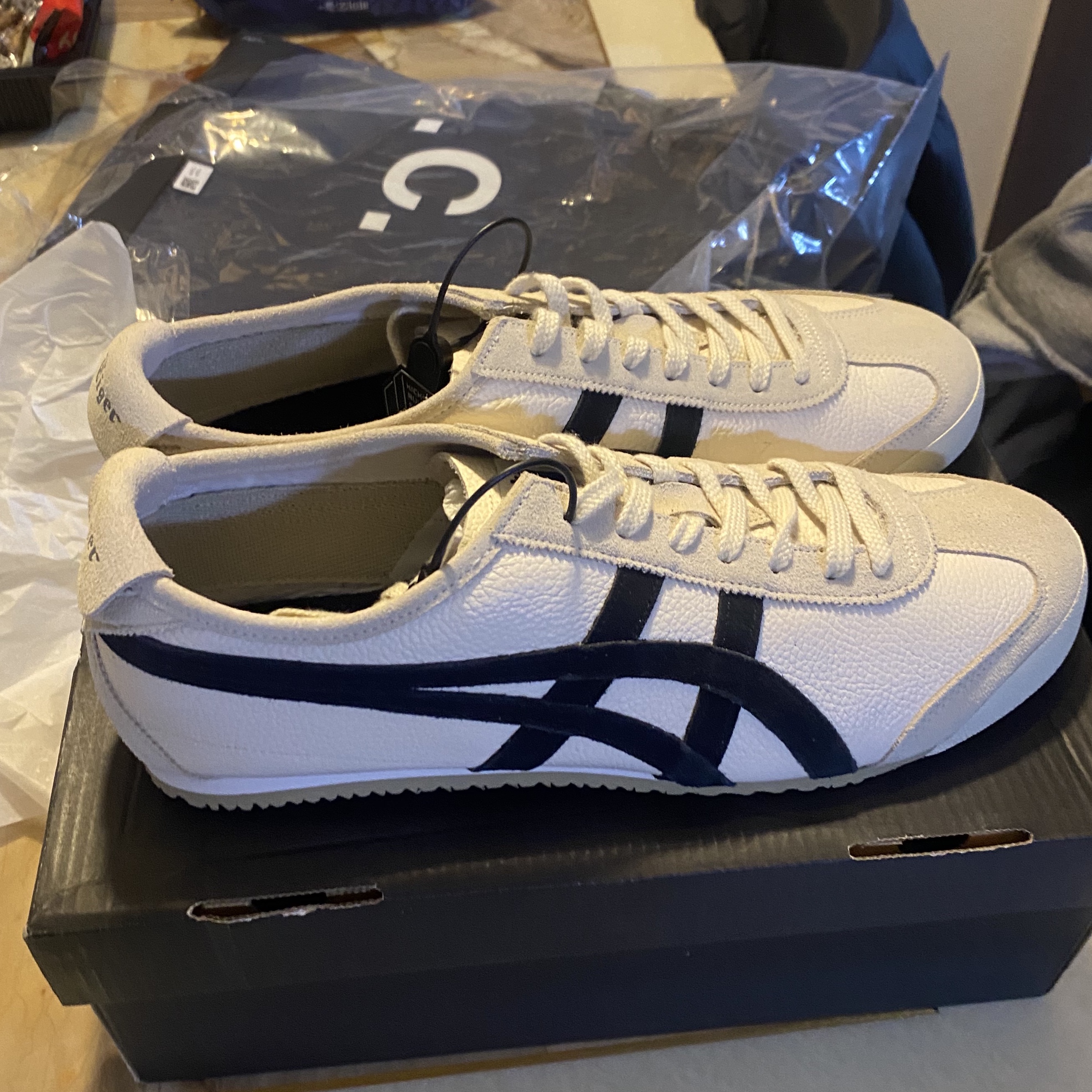 Onitsuka Tiger Mexico 66 Vintage White Black 착용 스타일