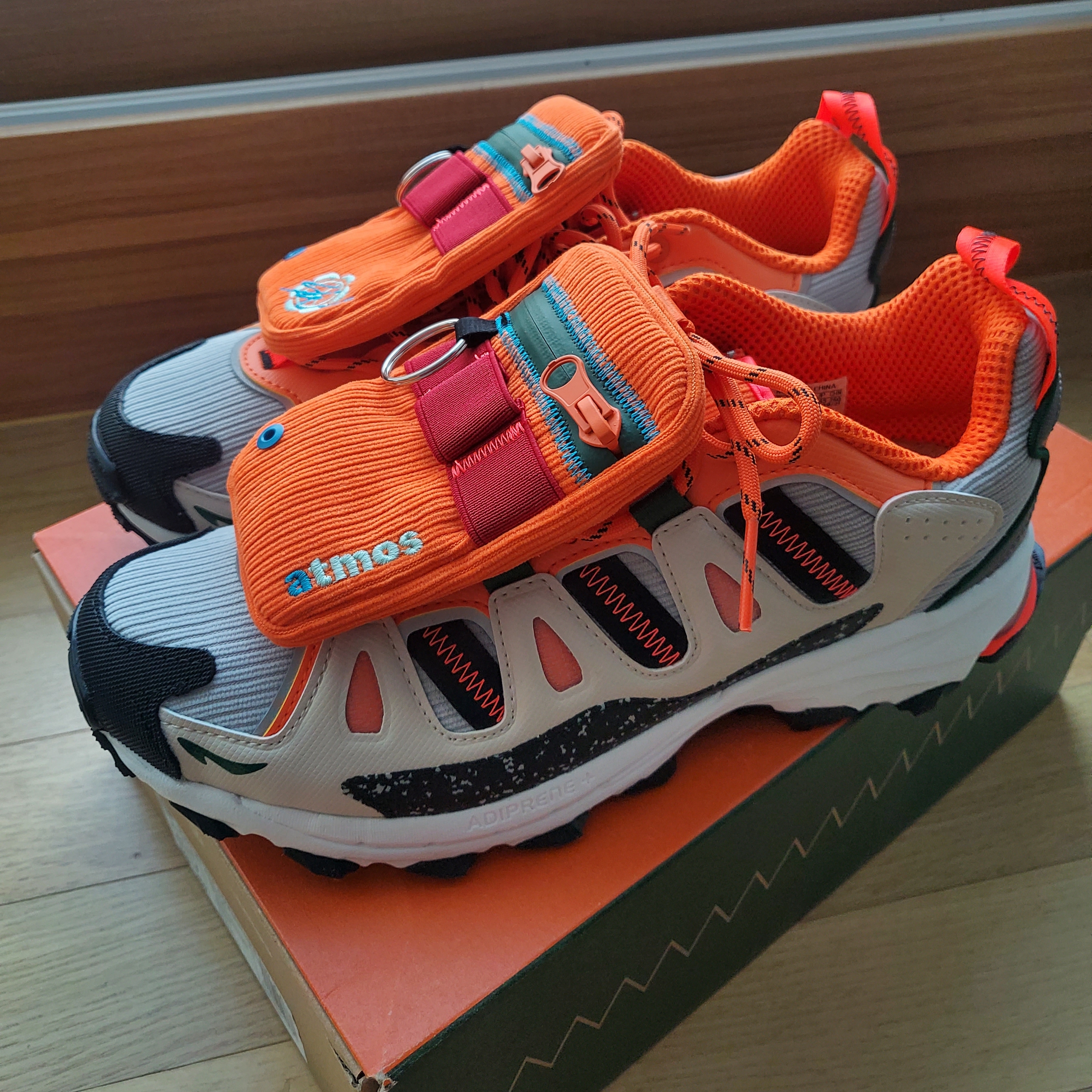 Adidas x Sean Wotherspoon x Atmos Superturf Adventure Stone Power Red 착용 스타일 - 1