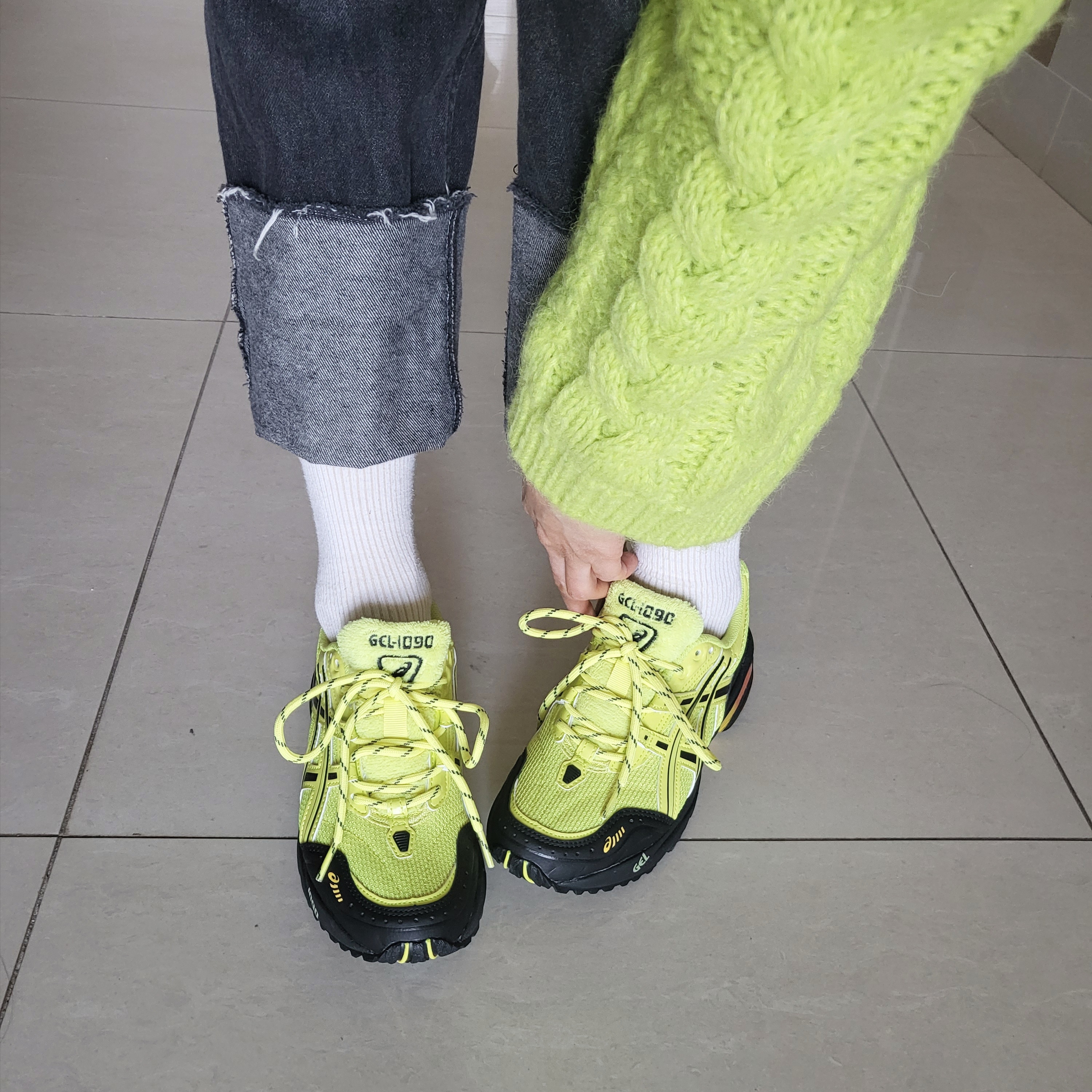 Asics x IAB Studio Gel-1090 Lime 착용 스타일 - 1