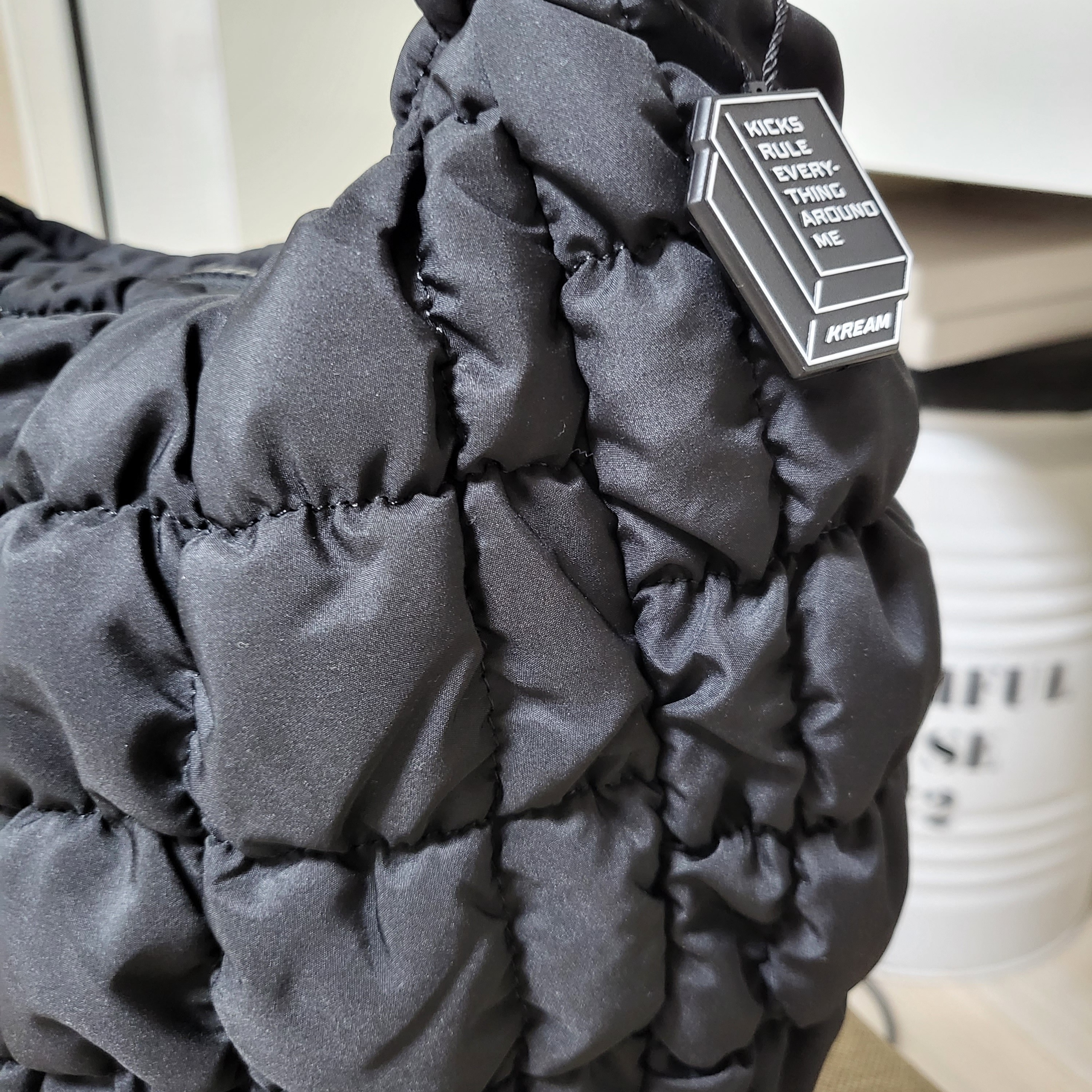 COS Quilted Mini Bag Black 착용 스타일