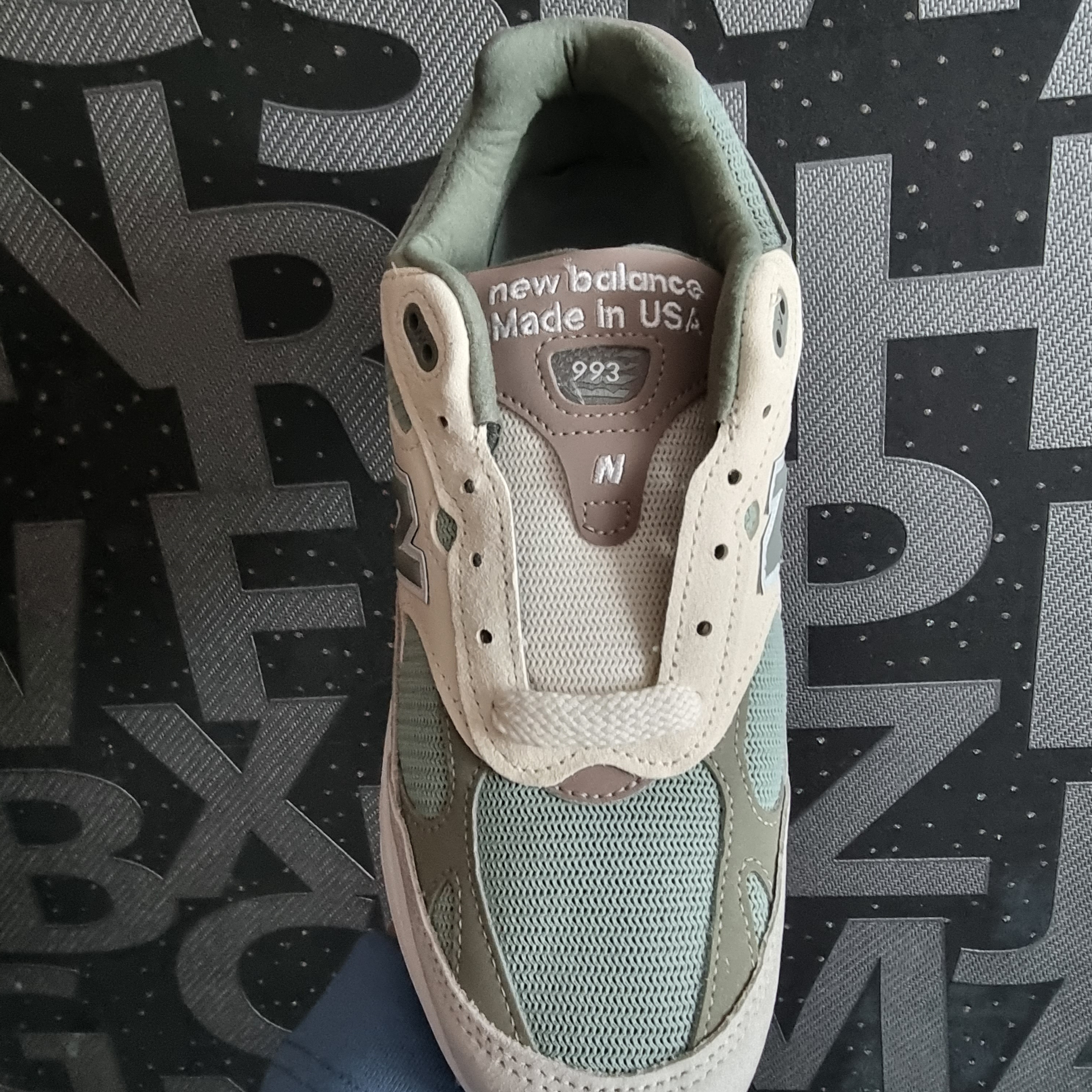 New Balance x Kith 993 Made in USA Peyote 착용 스타일 - 3
