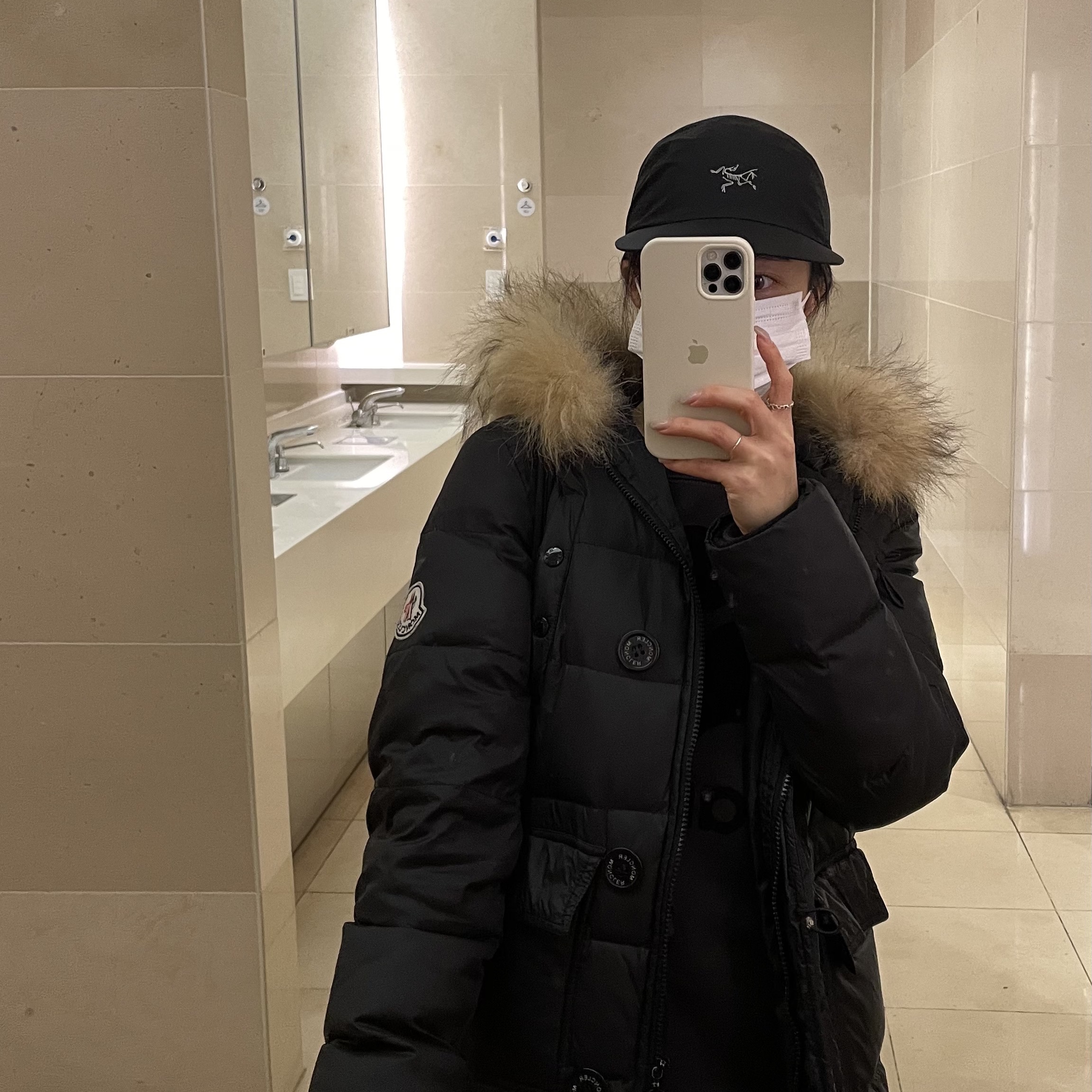 Arc'teryx Norvan Cap Black 착용 스타일
