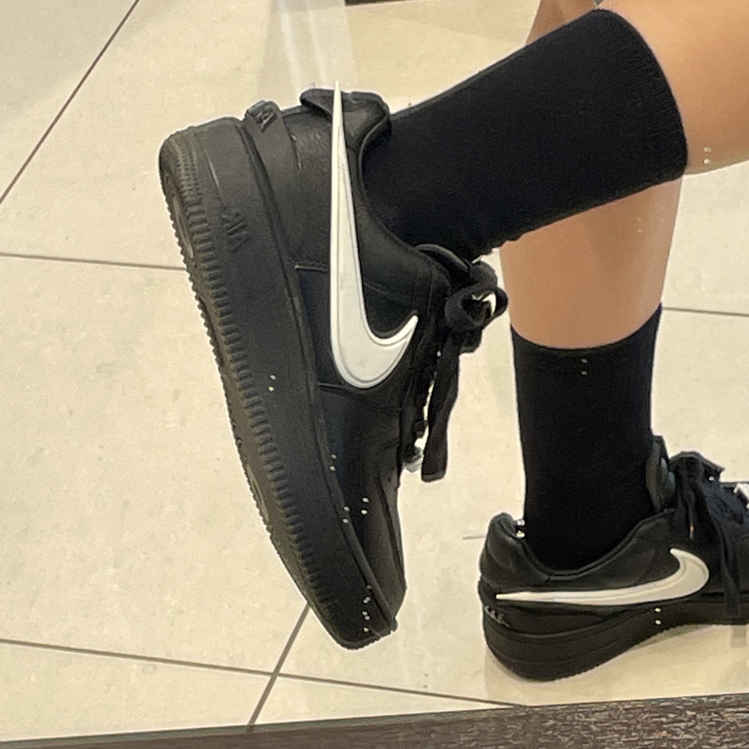 Nike x Ambush Air Force 1 Low SP Black 착용 스타일 - 2