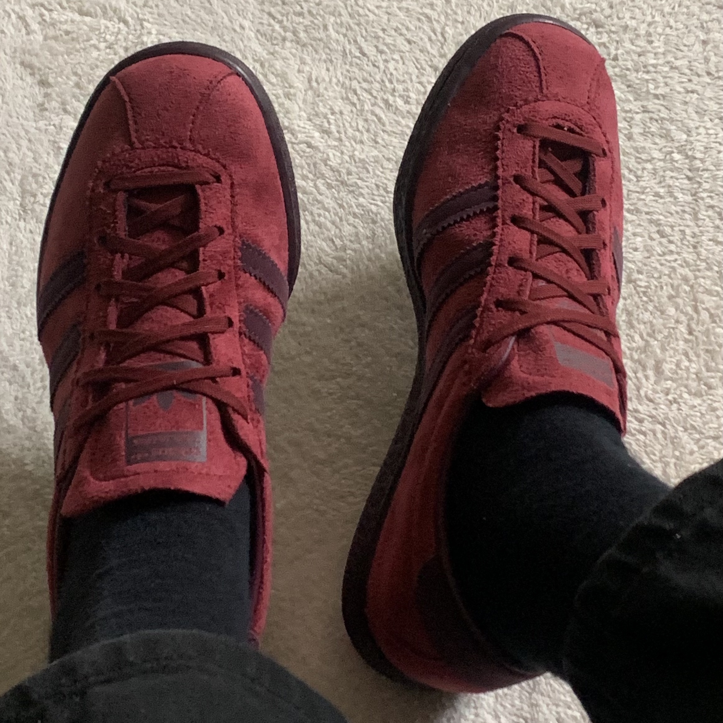 Adidas Tobacco Gruen Collegiate Burgundy 착용 스타일