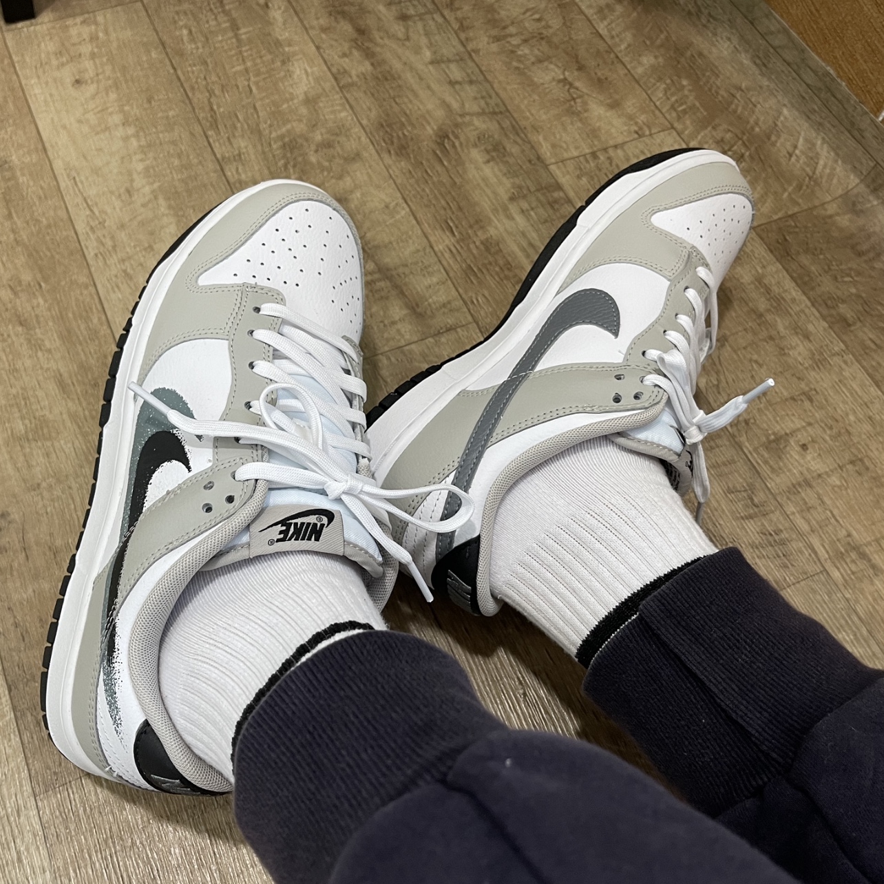 Nike Dunk Low Cool Grey White 착용 스타일 - 2