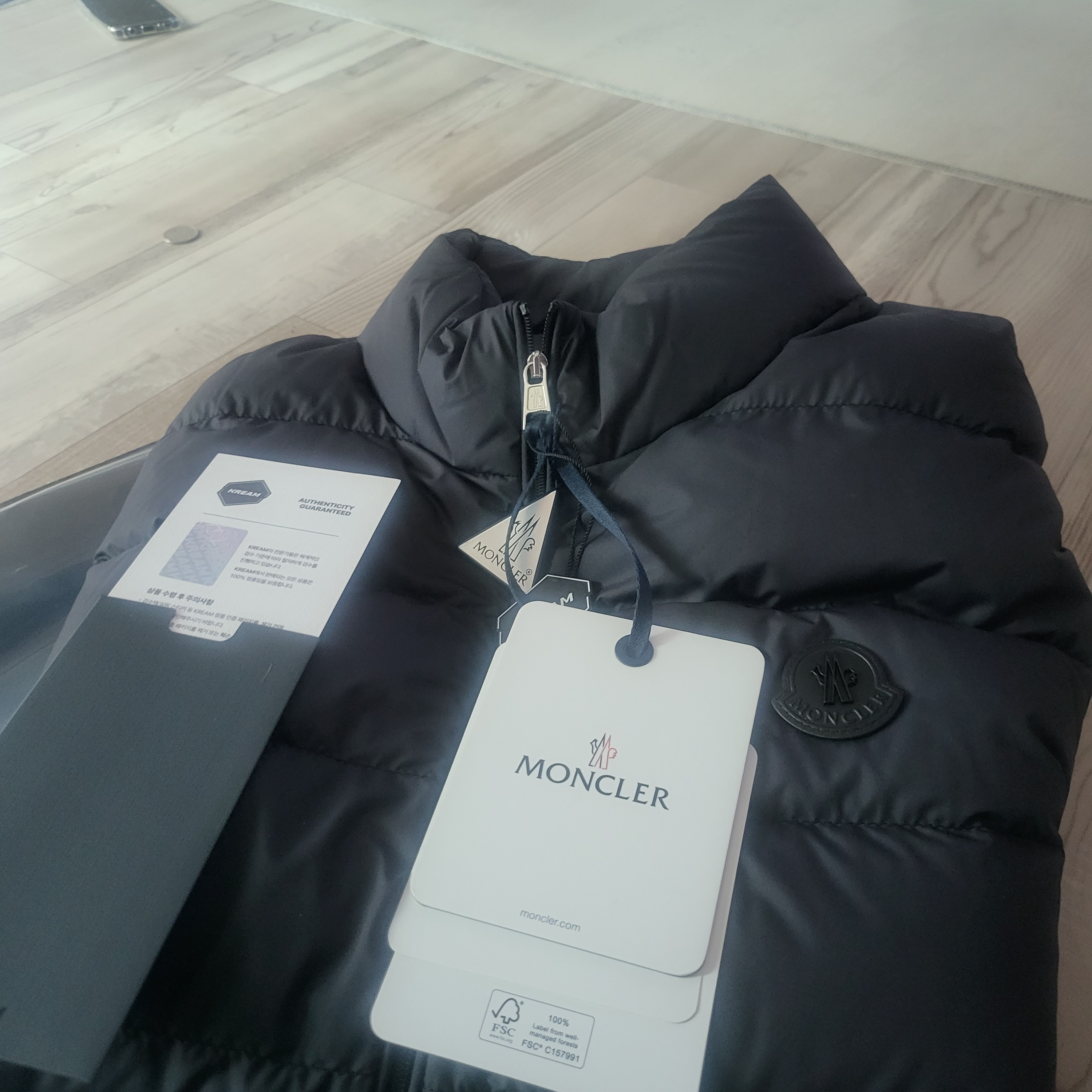 Moncler Treompan Down Gilet Black - 22FW 착용 스타일 - 1