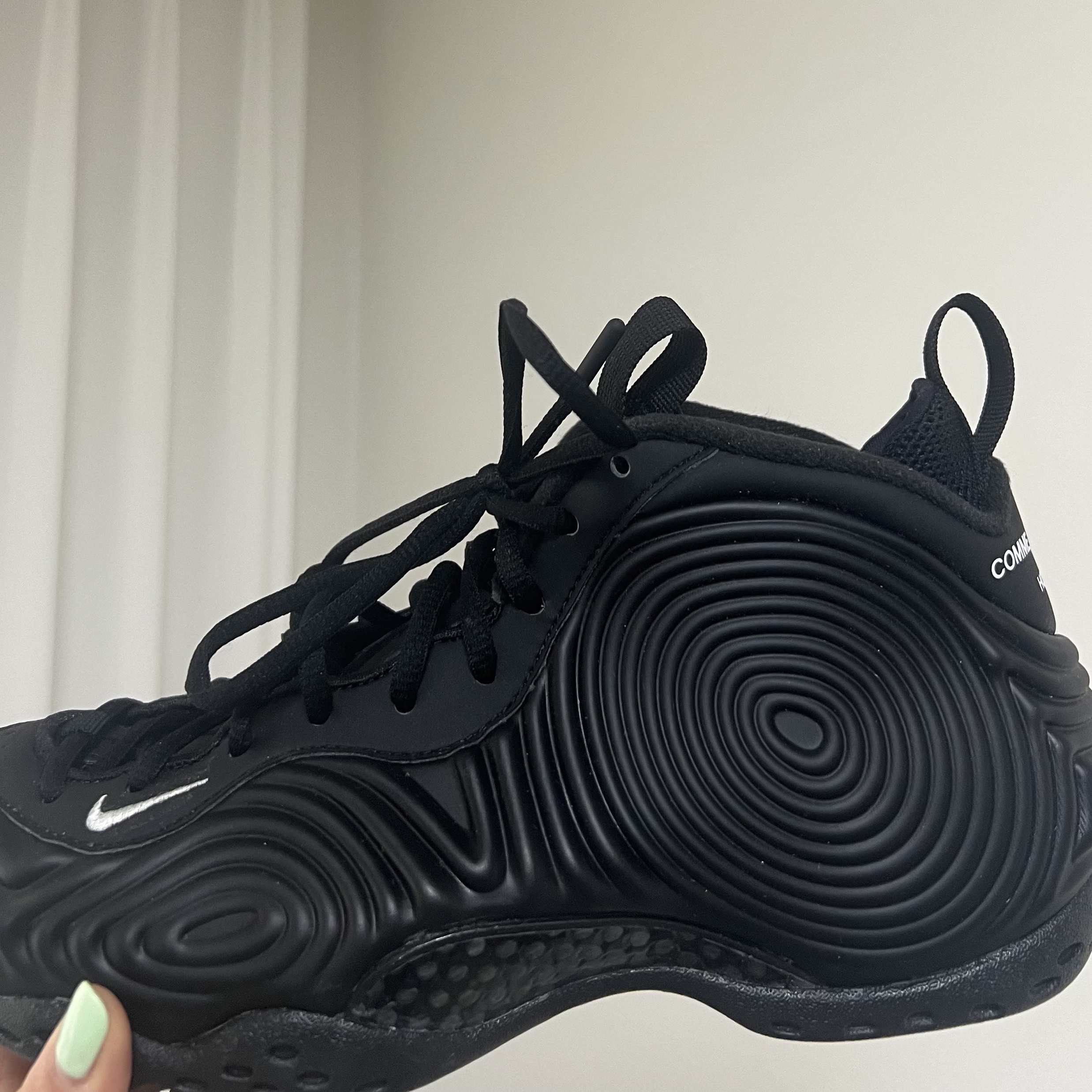 Nike x Comme des Garcons Homme Plus Air Foamposite One Black 착용 스타일 - 1