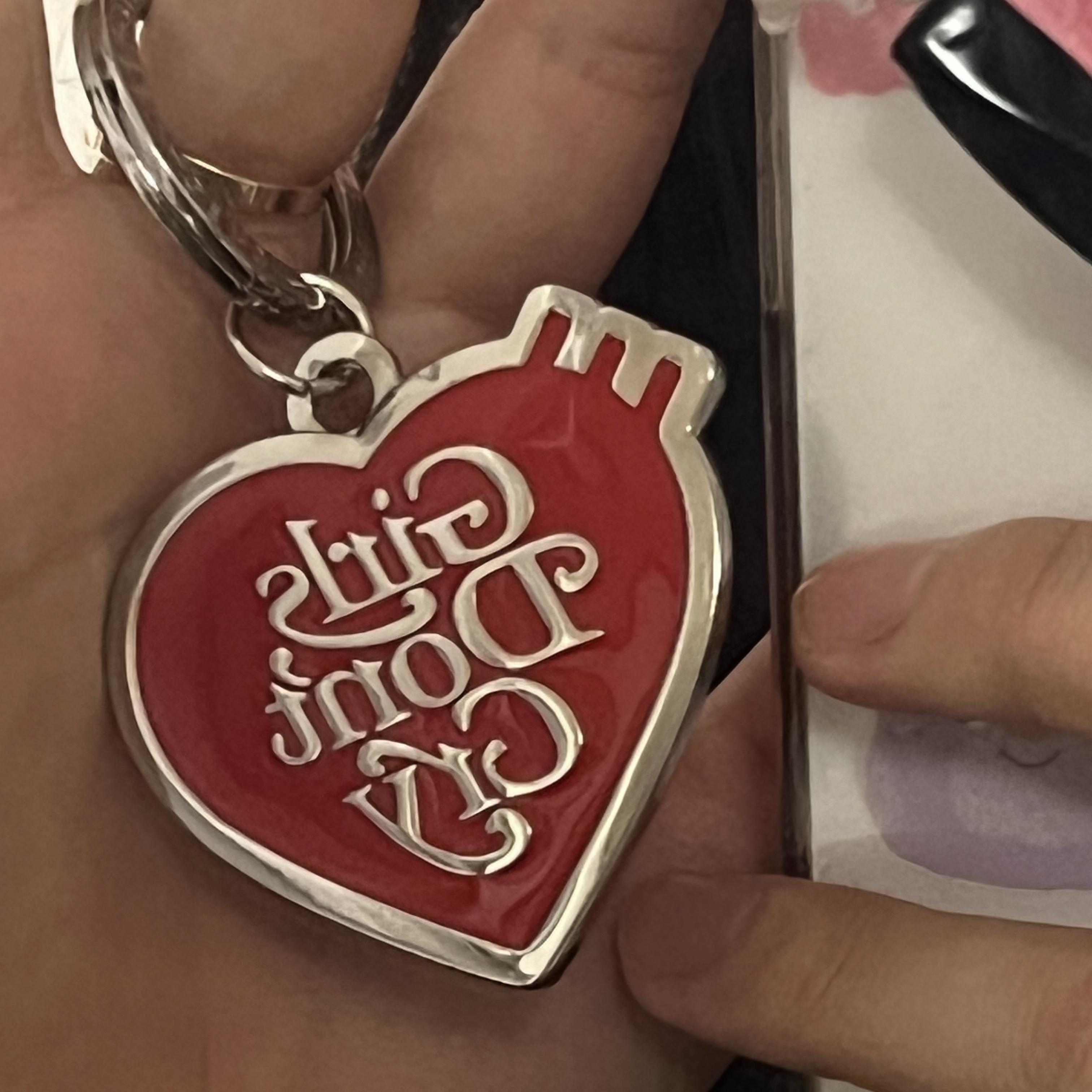 Human Made x Verdy Girls Don't Cry Keyring Red μ°©μ© μ€νμΌ