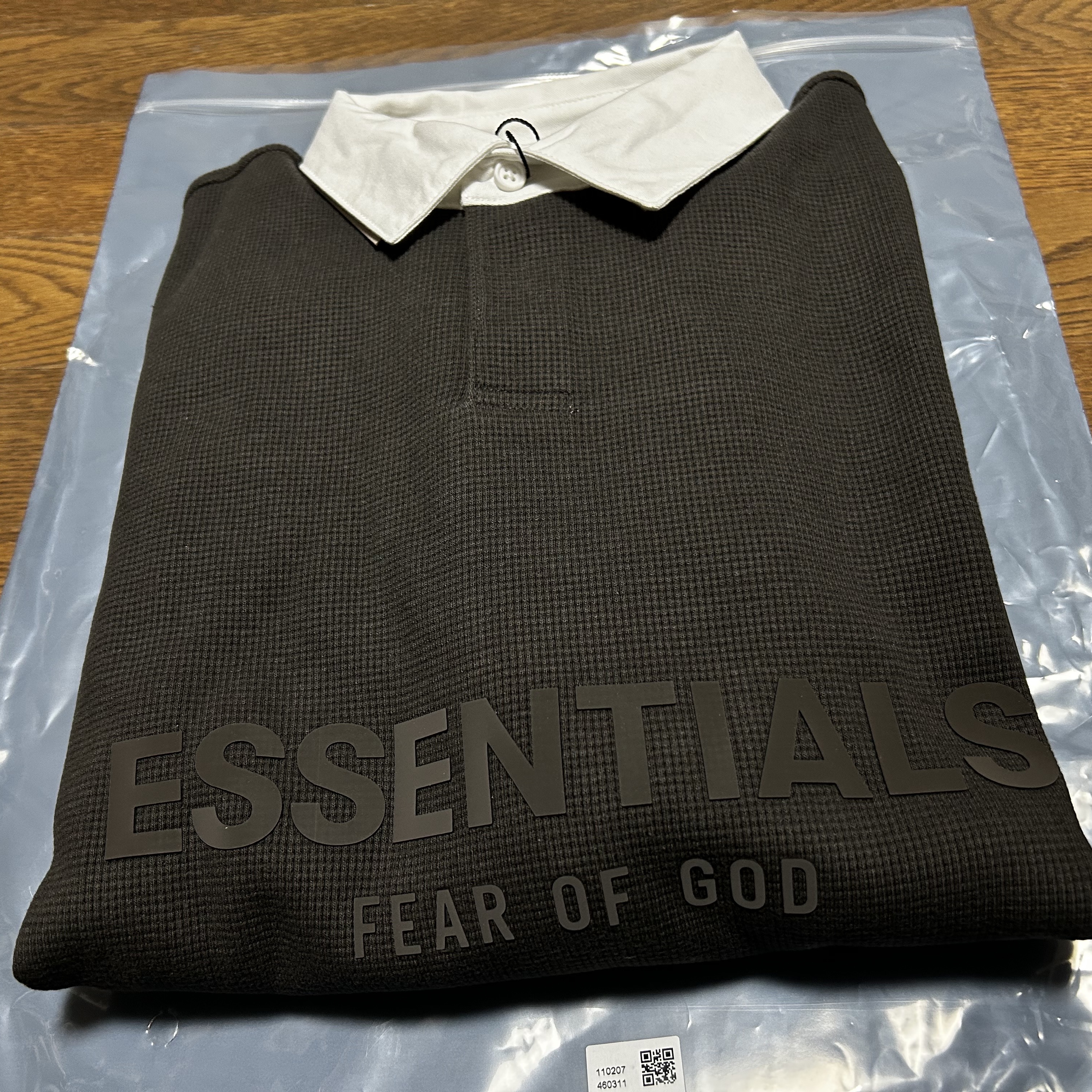 Essentials Waffle Henley Rugby Off-Black - 23SS 착용 스타일