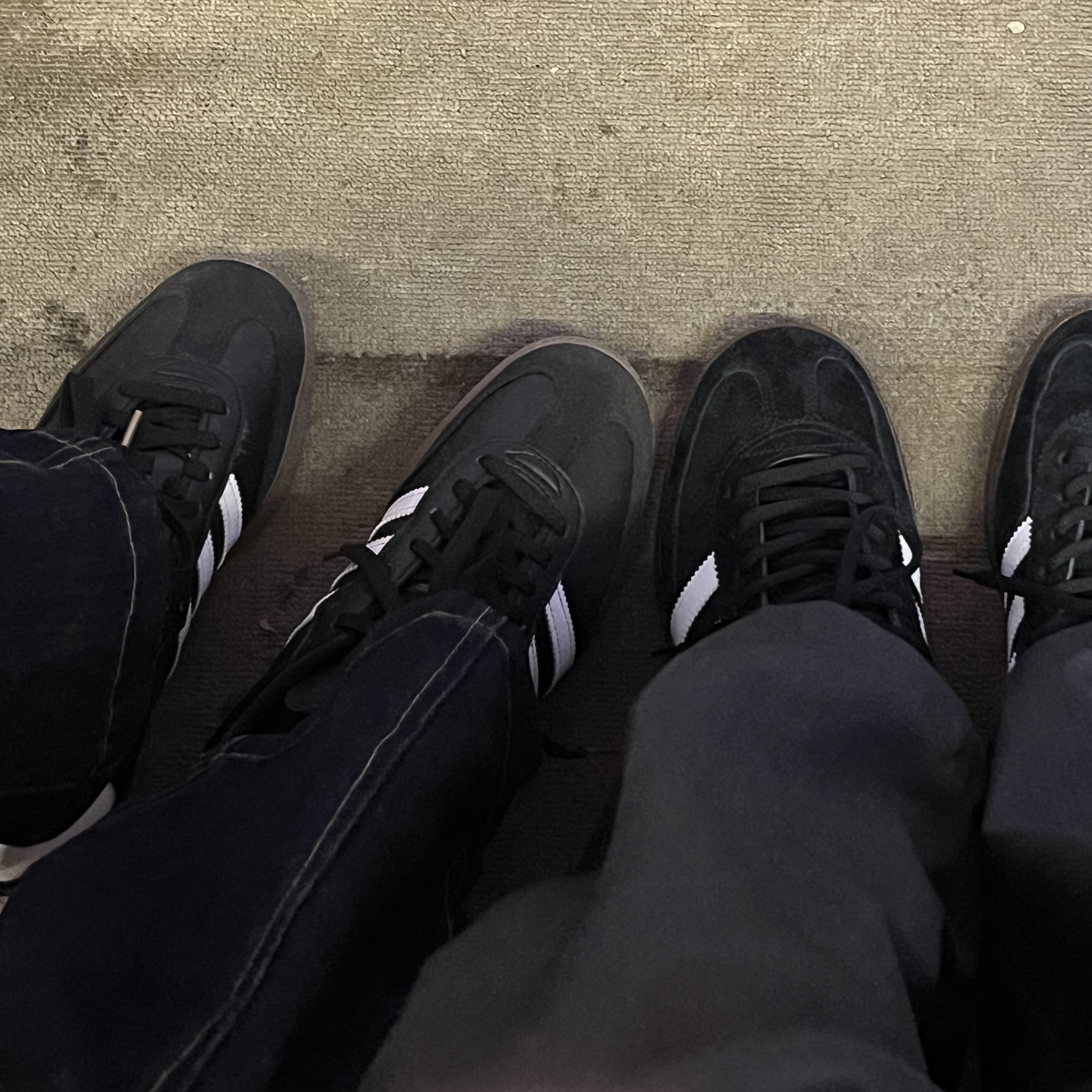Adidas Spezial Handball Core Black, Adidas Velosamba Vegan Cycling Core Black 착용 스타일