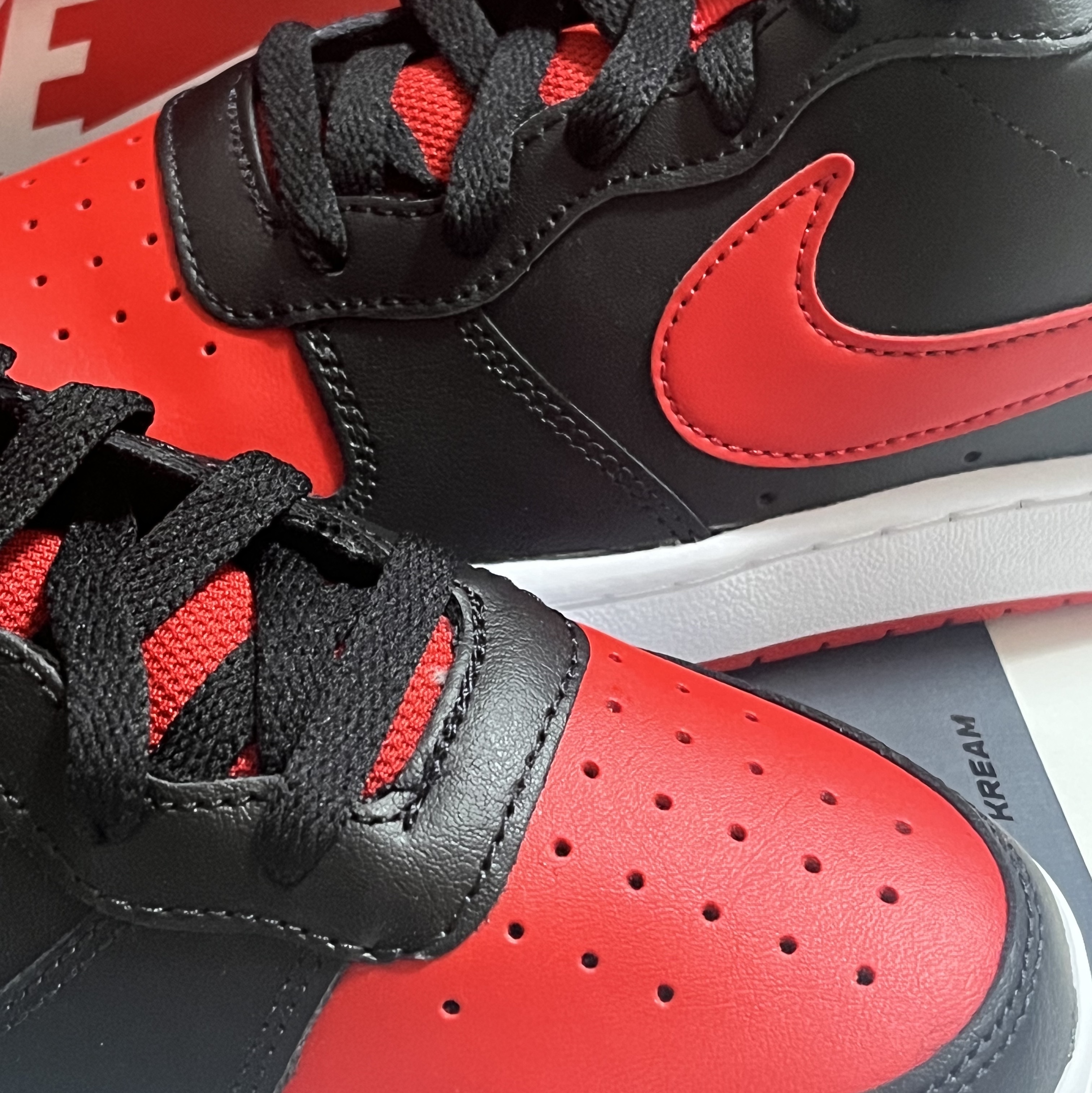 (GS) Nike Court Borough Low 2 Black University Red  착용 스타일