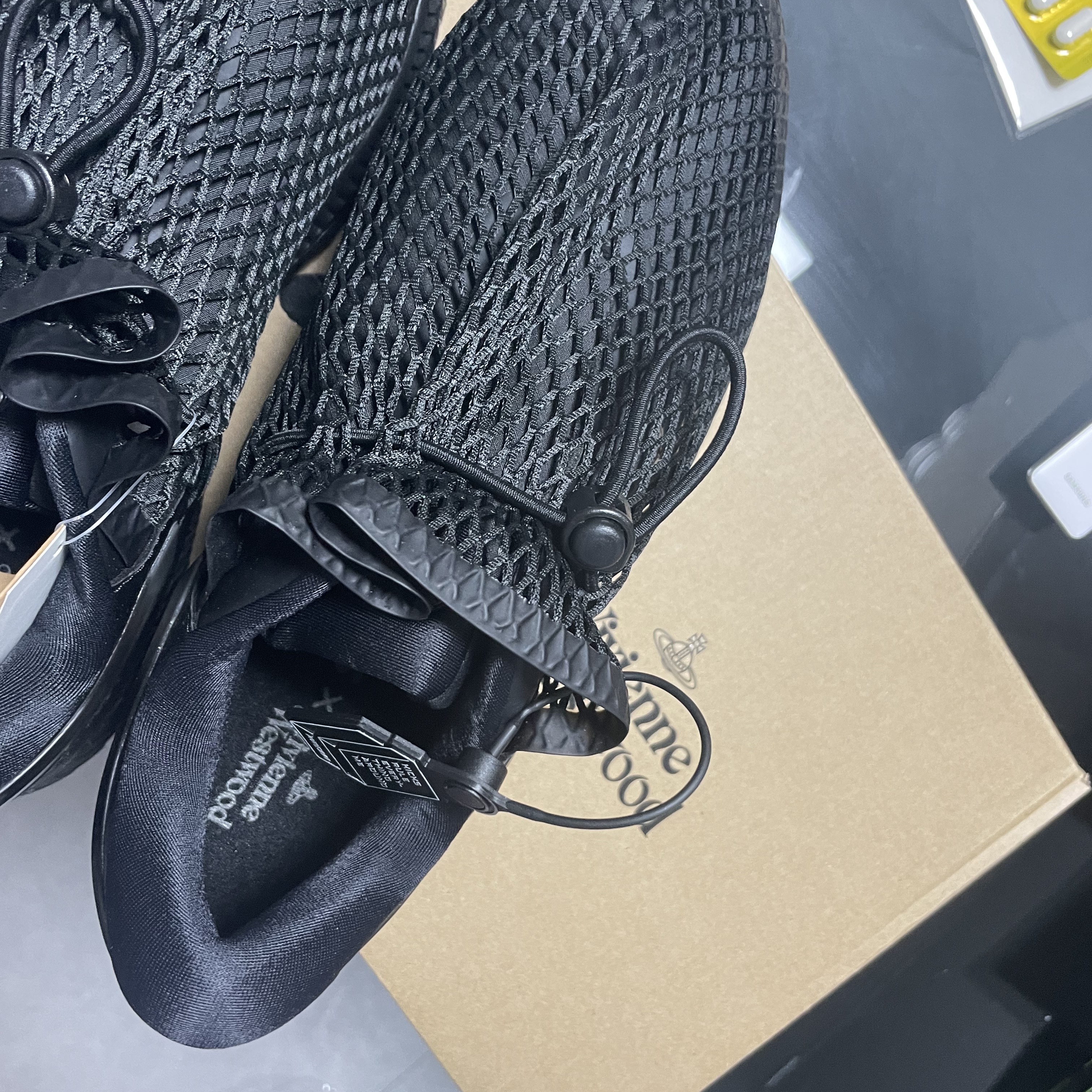 Asics x Vivienne Westwood Gel-Kayano 26 Black 착용 스타일