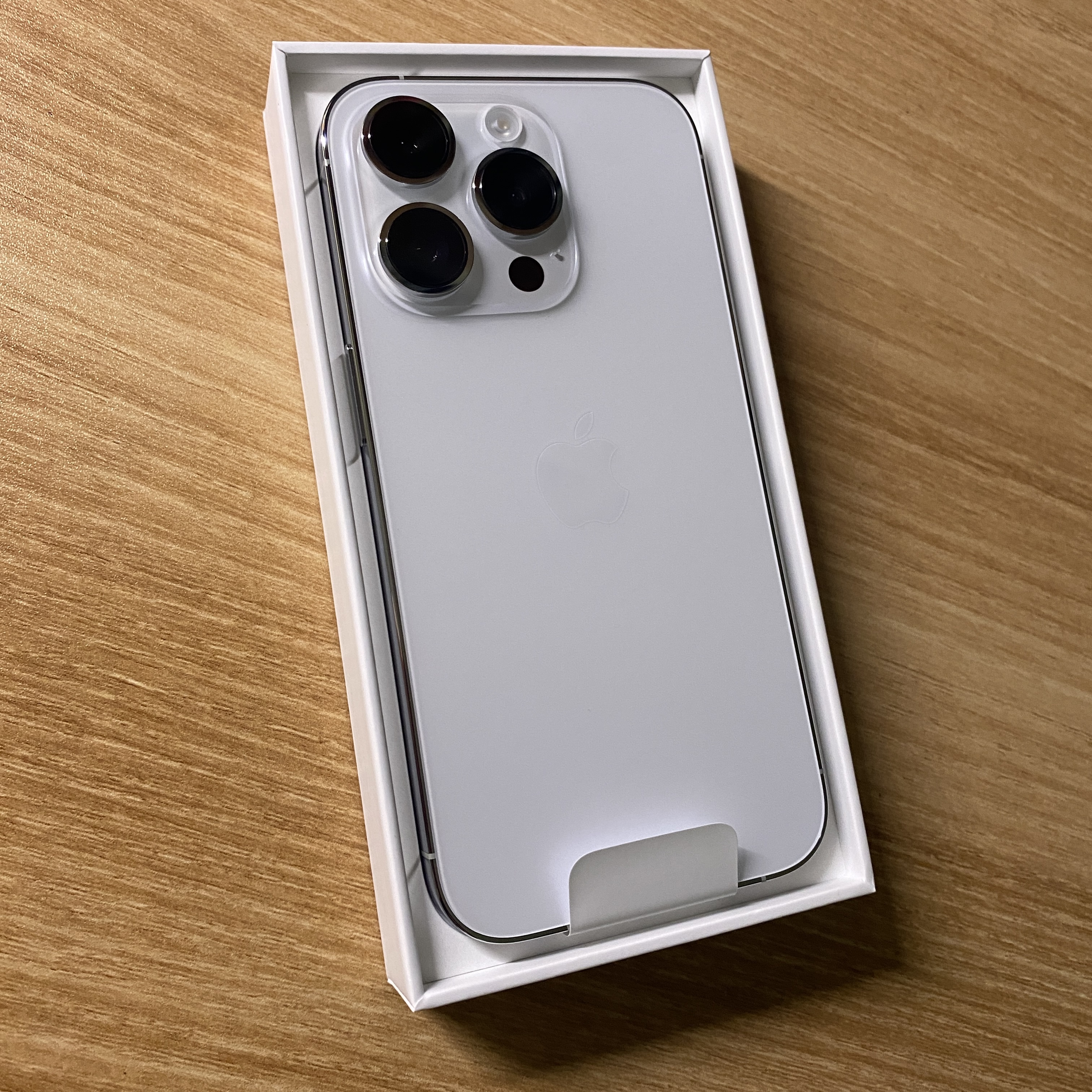 Apple iPhone 14 Pro 128GB Silver (Korean Ver.) 착용 스타일 - 2