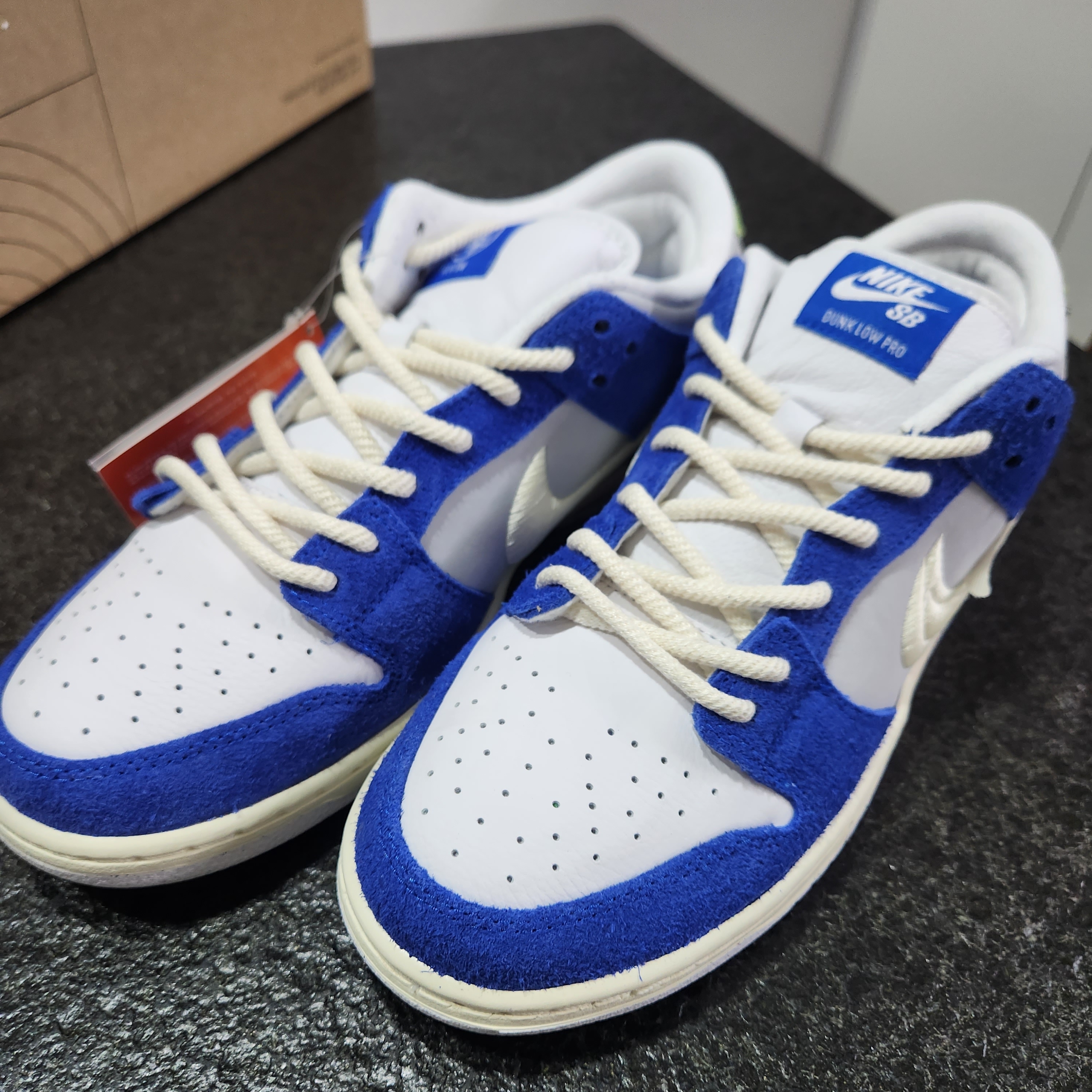 Nike x Fly Streetwear SB Dunk Low Pro Gardenia 착용 스타일