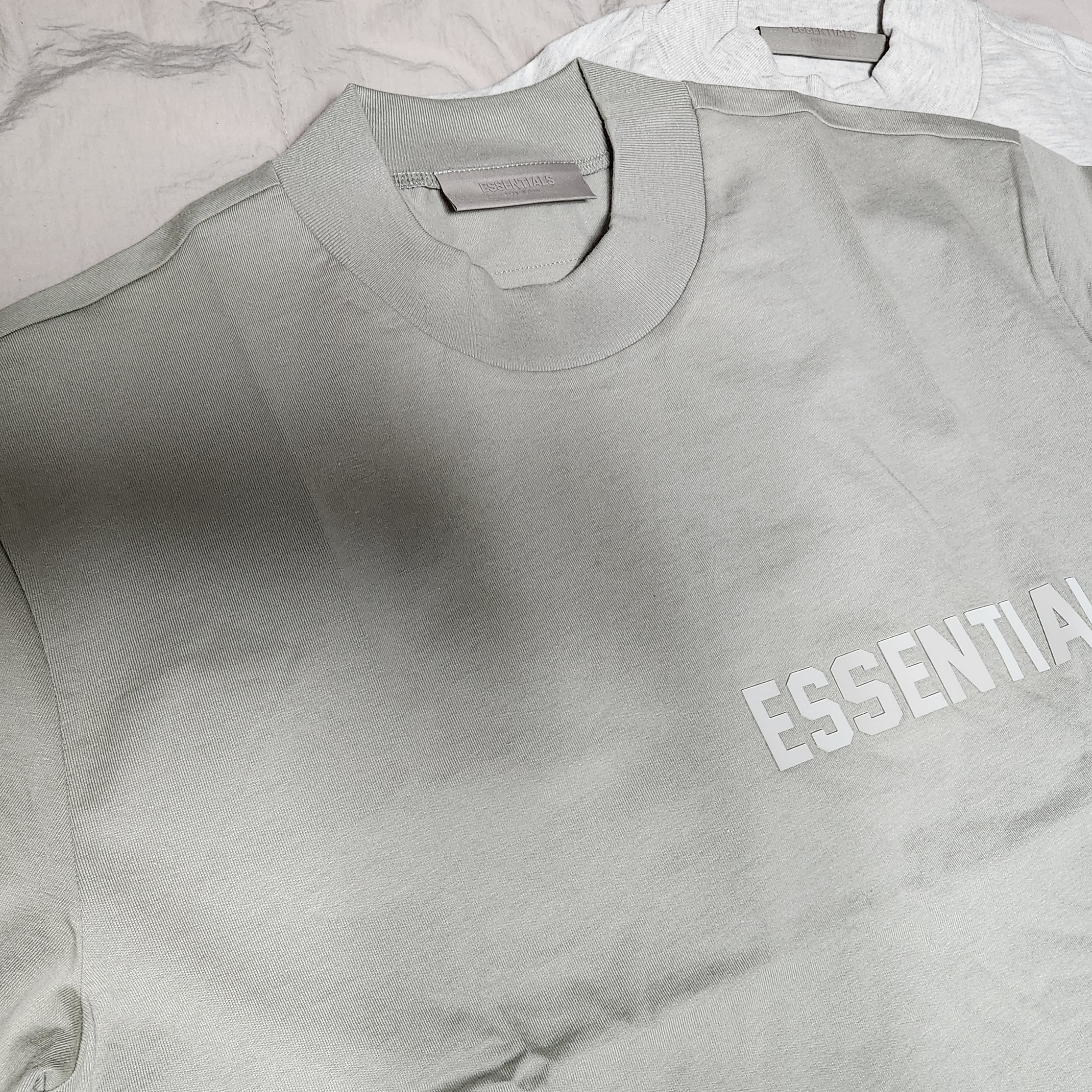 Essentials SS T-Shirt Seal - 23SS 착용 스타일 - 1
