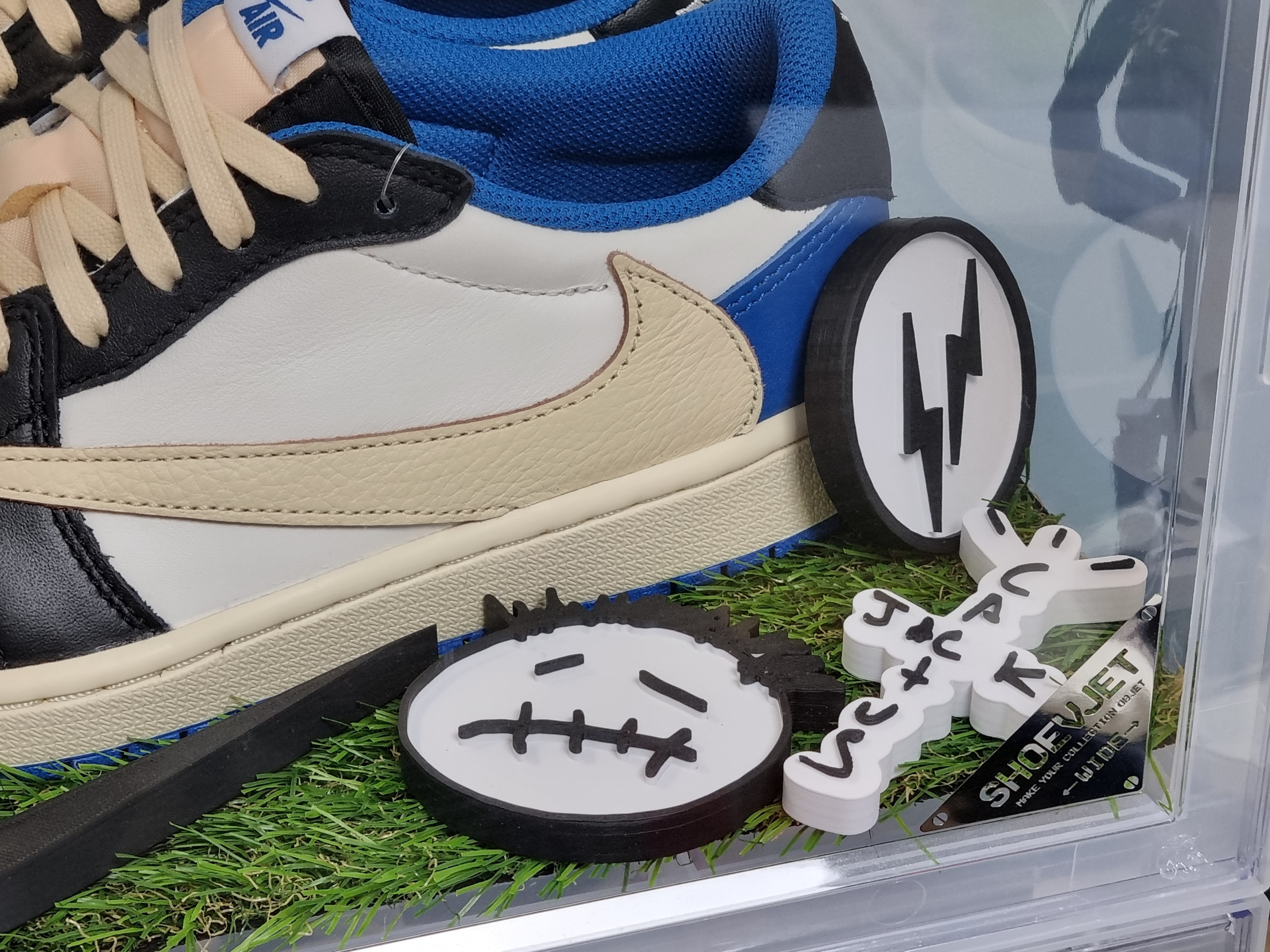 Jordan 1 x Travis Scott x Fragment Retro Low OG SP Military Blue 착용 스타일 - 4