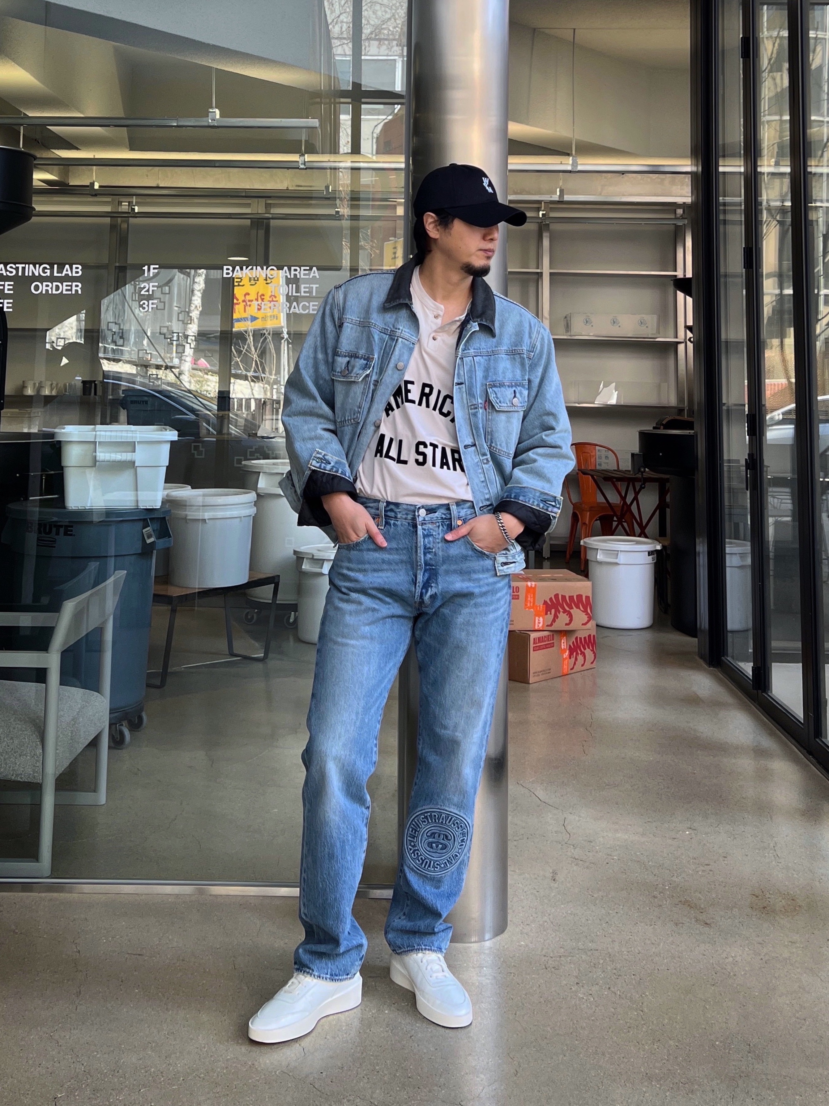 Stussy x Levi's Embossed 501 Jean Indigo, Stussy x Levi's Embossed Trucker Jacket Indigo 착용 스타일 - 1