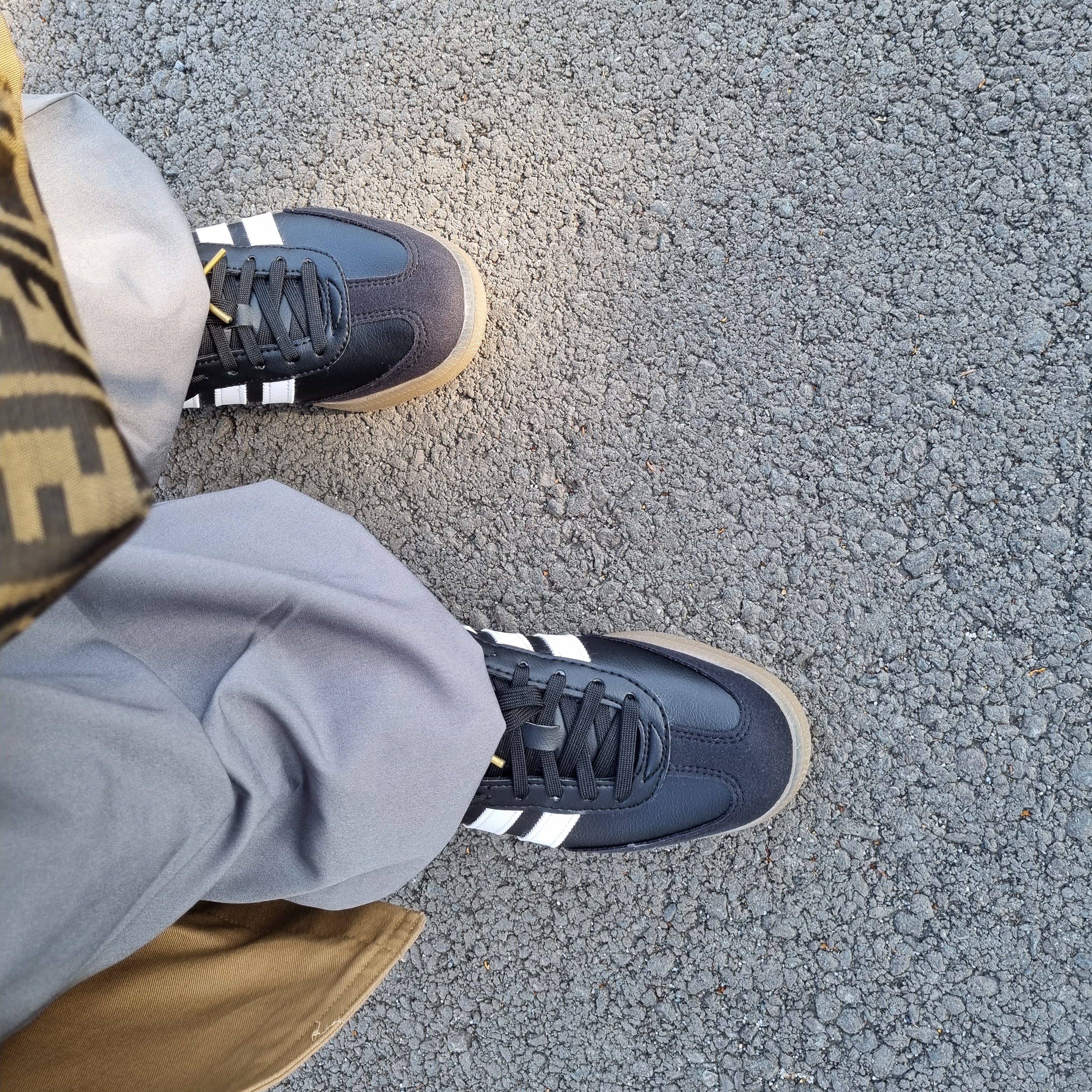 Adidas Velosamba Vegan Cycling Core Black 착용 스타일 - 1