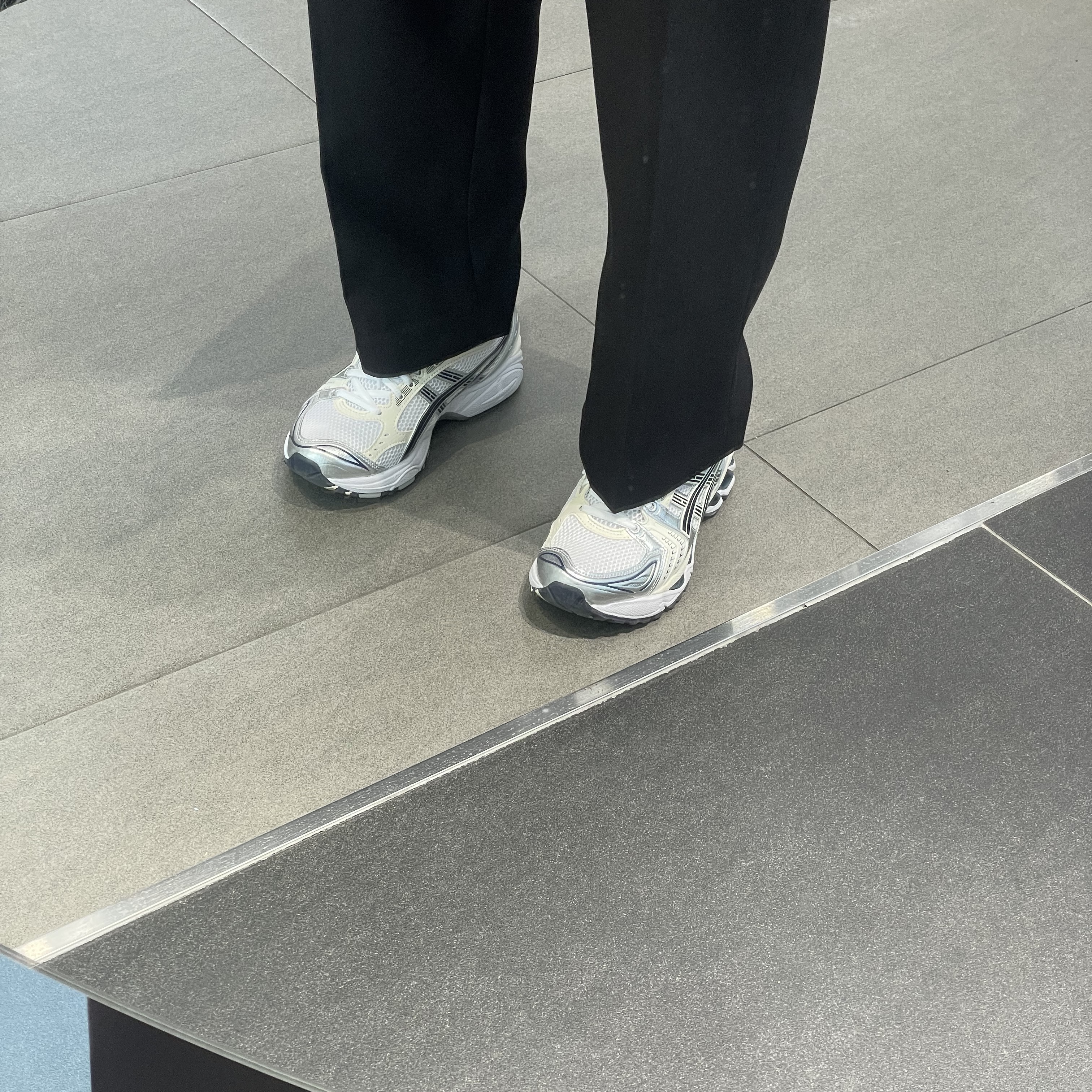 (W) Asics Gel-Kayano 14 White Midnight 착용 스타일