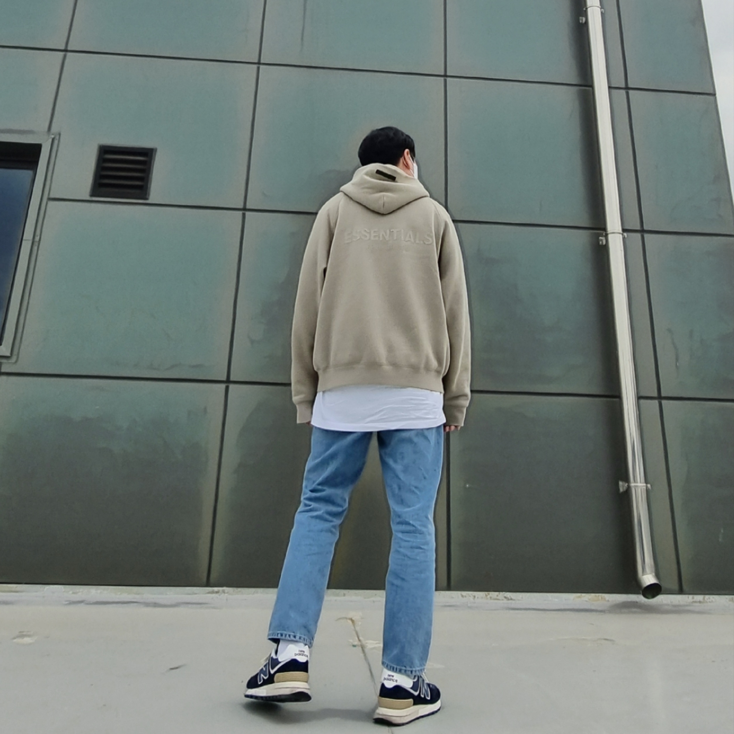 New Balance 574 Legacy Navy, Essentials Pull-Over Hoodie Pistachio - 21FW 착용 스타일 - 3