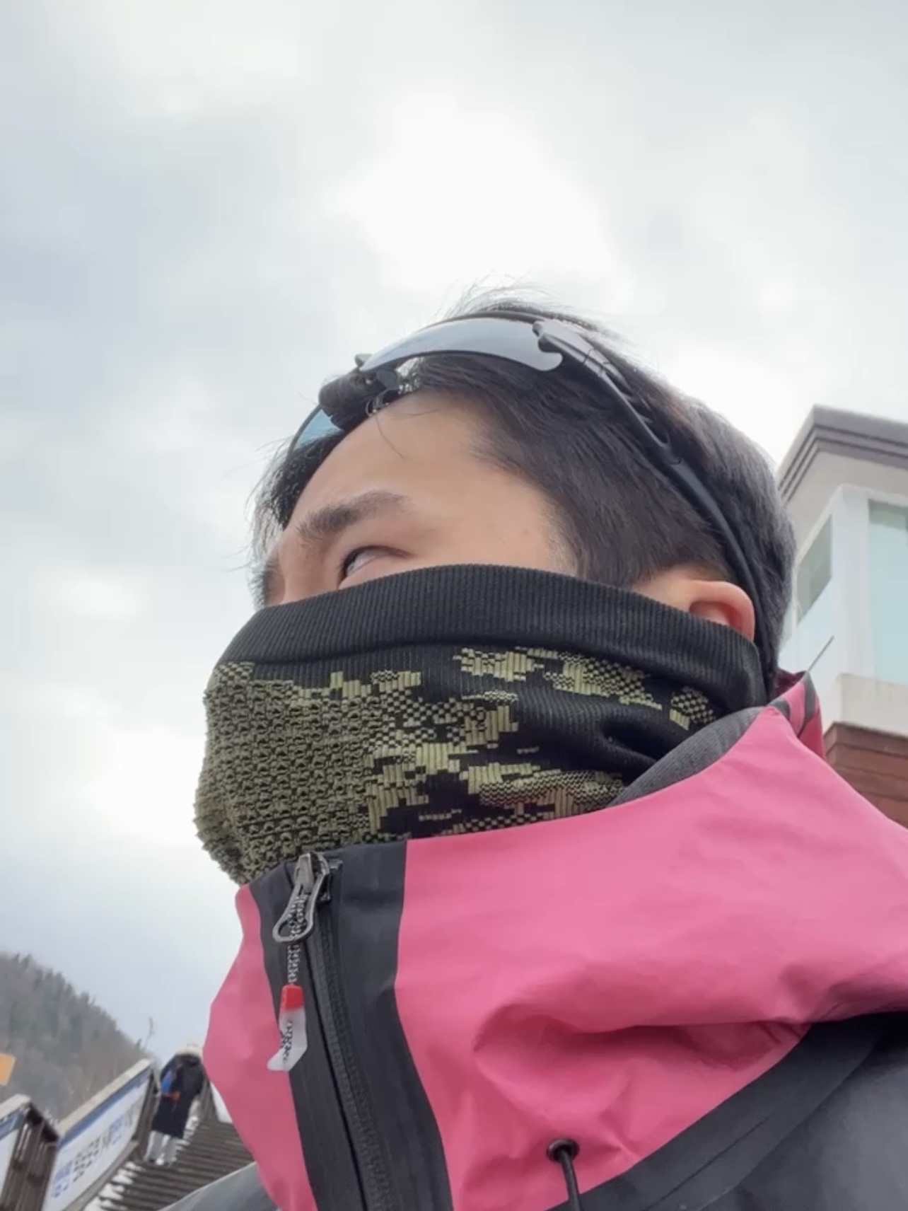 Supreme x The North Face Summit Series Outer Tape Seam Jacket Pink - 21SS, IAB Studio Pigment Hoodie & Sack Black 착용 스타일 - 3