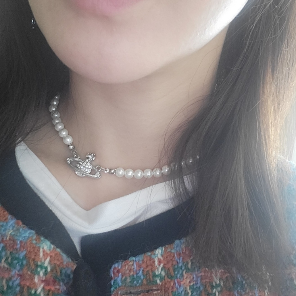 Vivienne Westwood Mini Pearl Bas Relief Necklace Silver 착용 스타일