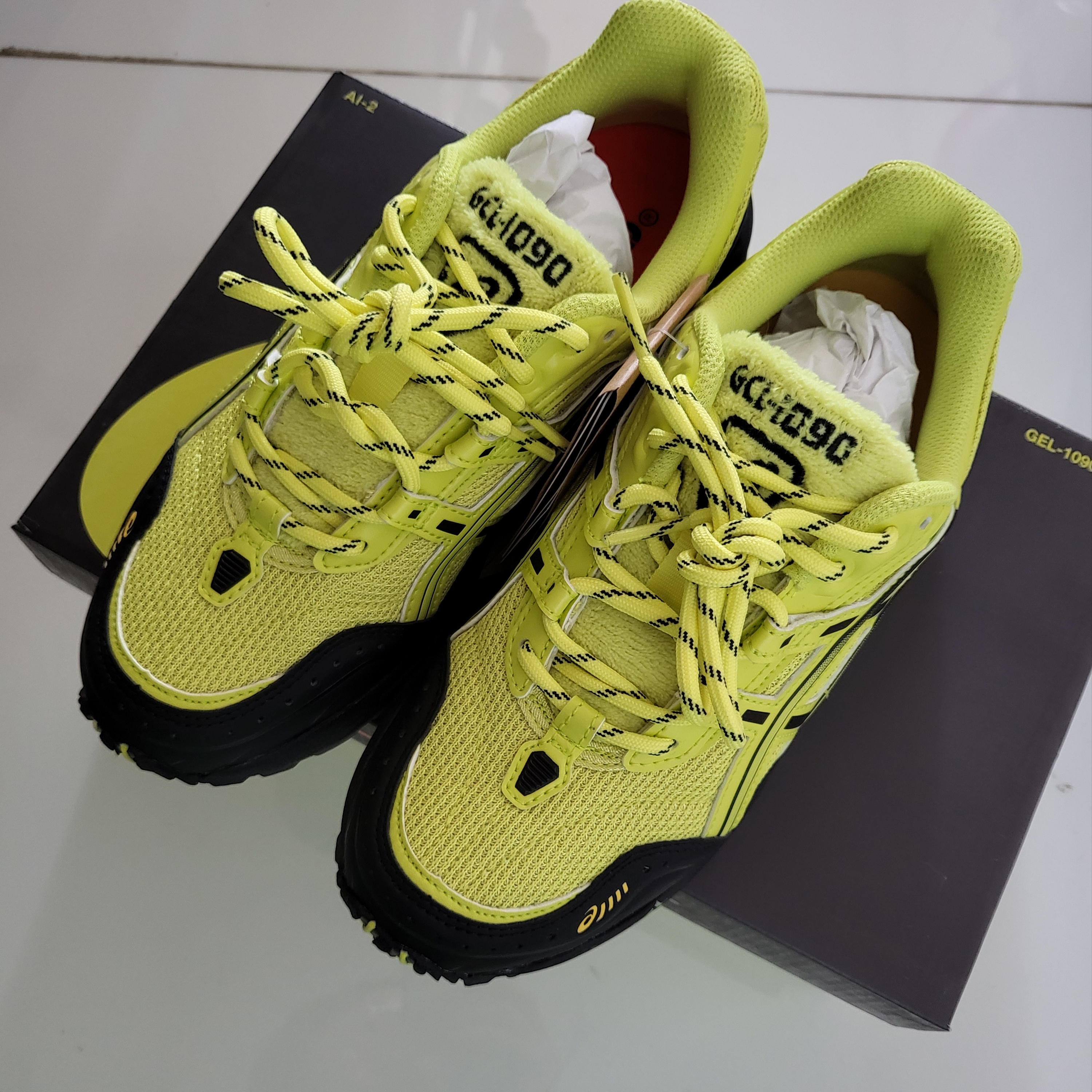 Asics x IAB Studio Gel-1090 Lime 착용 스타일 - 3