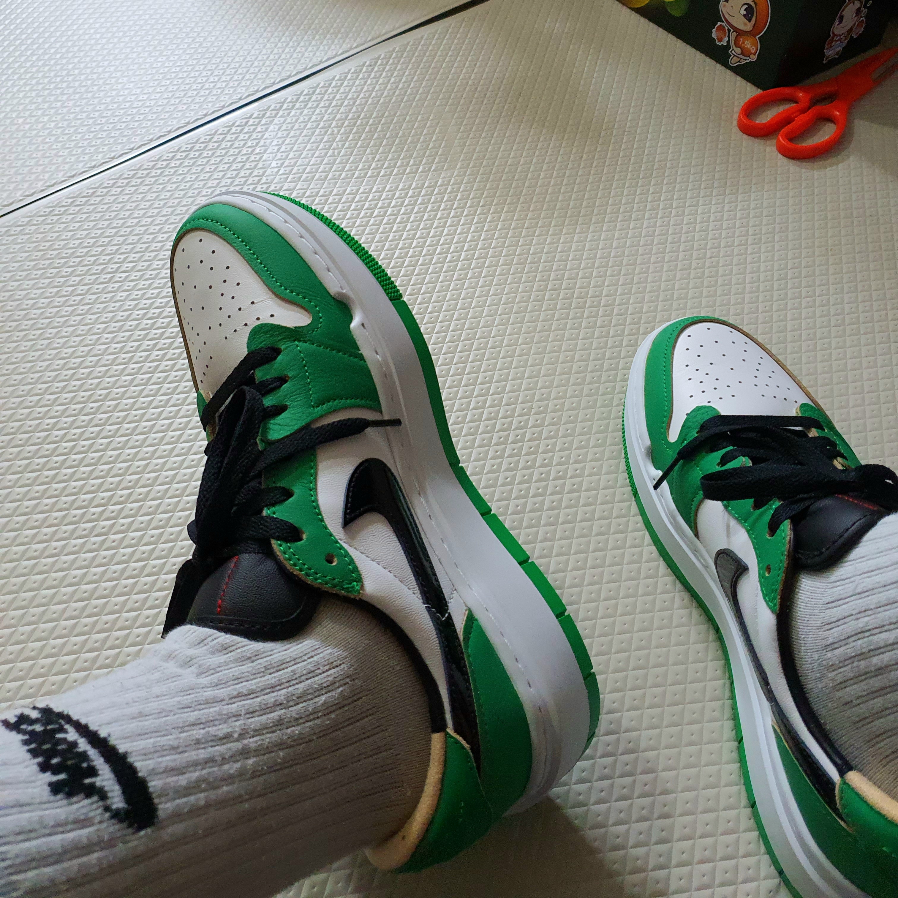 (W) Jordan 1 Elevate Low SE Lucky Green 착용 스타일 - 2
