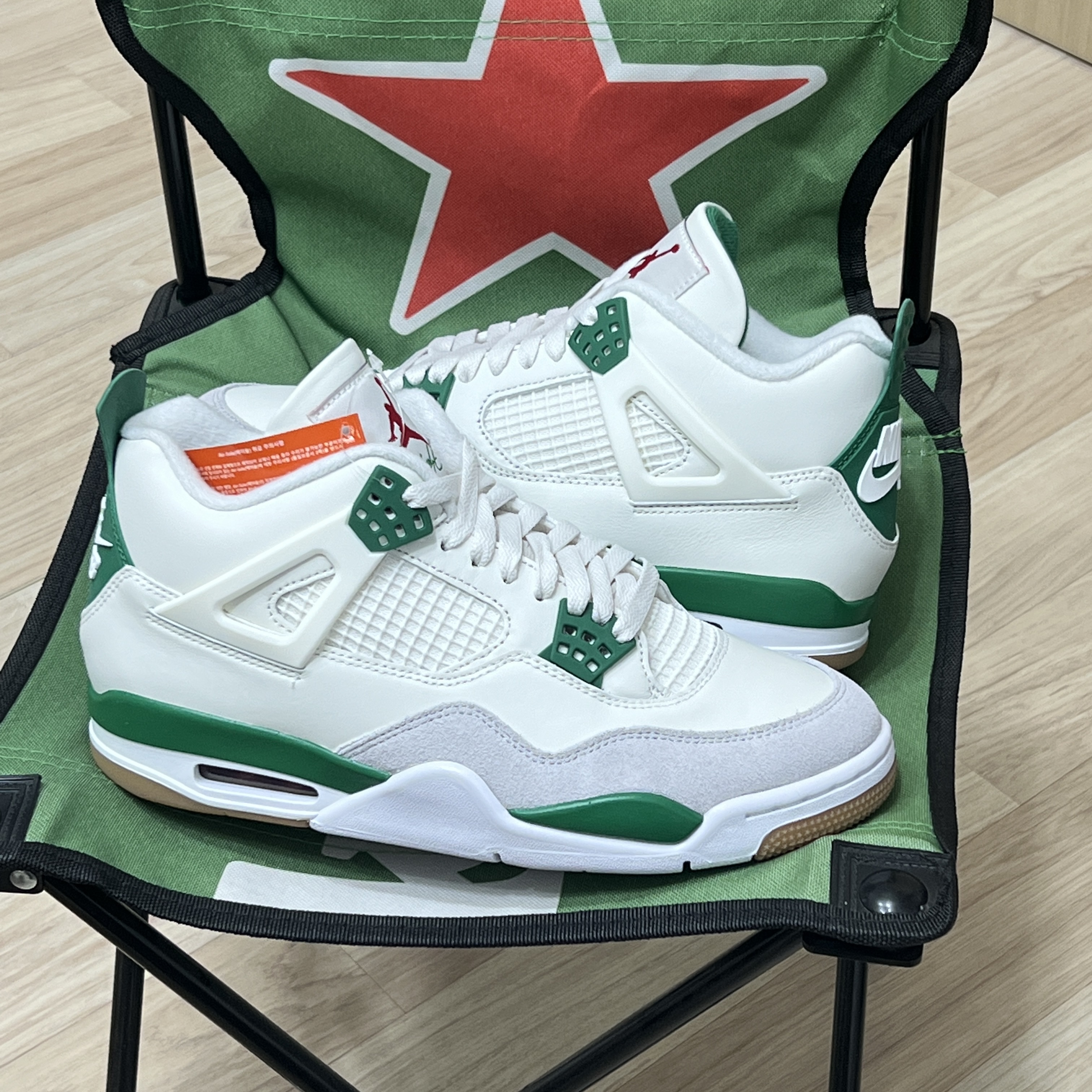 Jordan 4 x Nike SB Retro SP Pine Green 착용 스타일