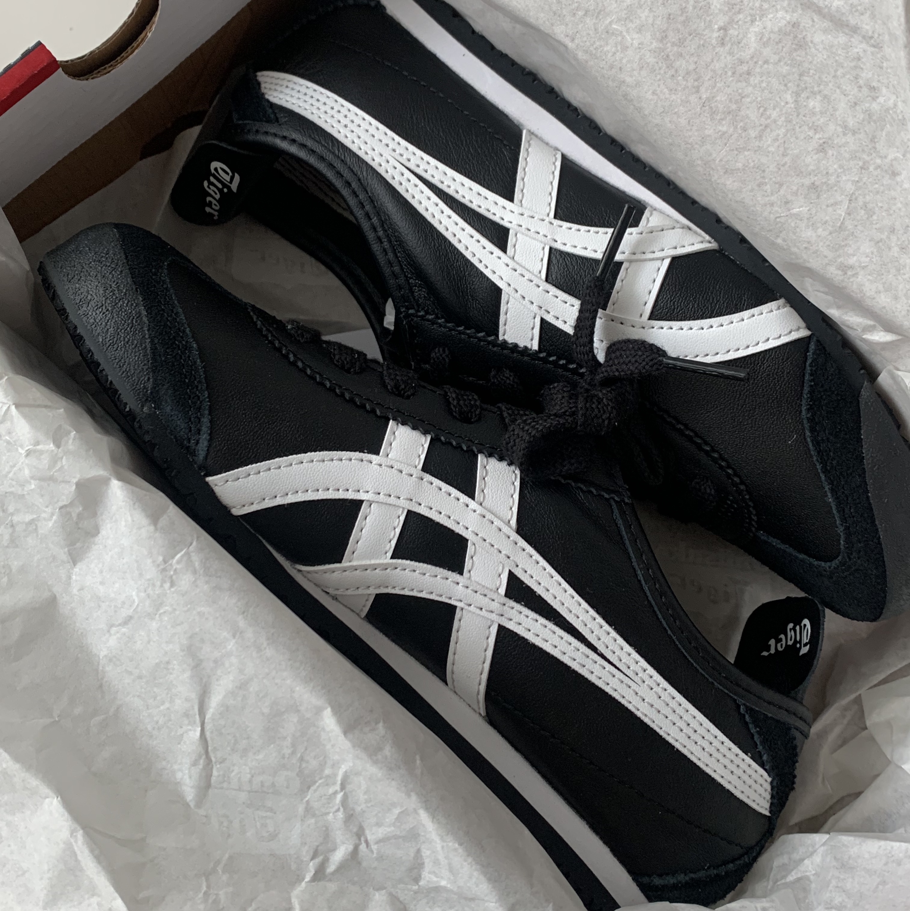 Onitsuka Tiger Mexico 66 Black White 착용 스타일
