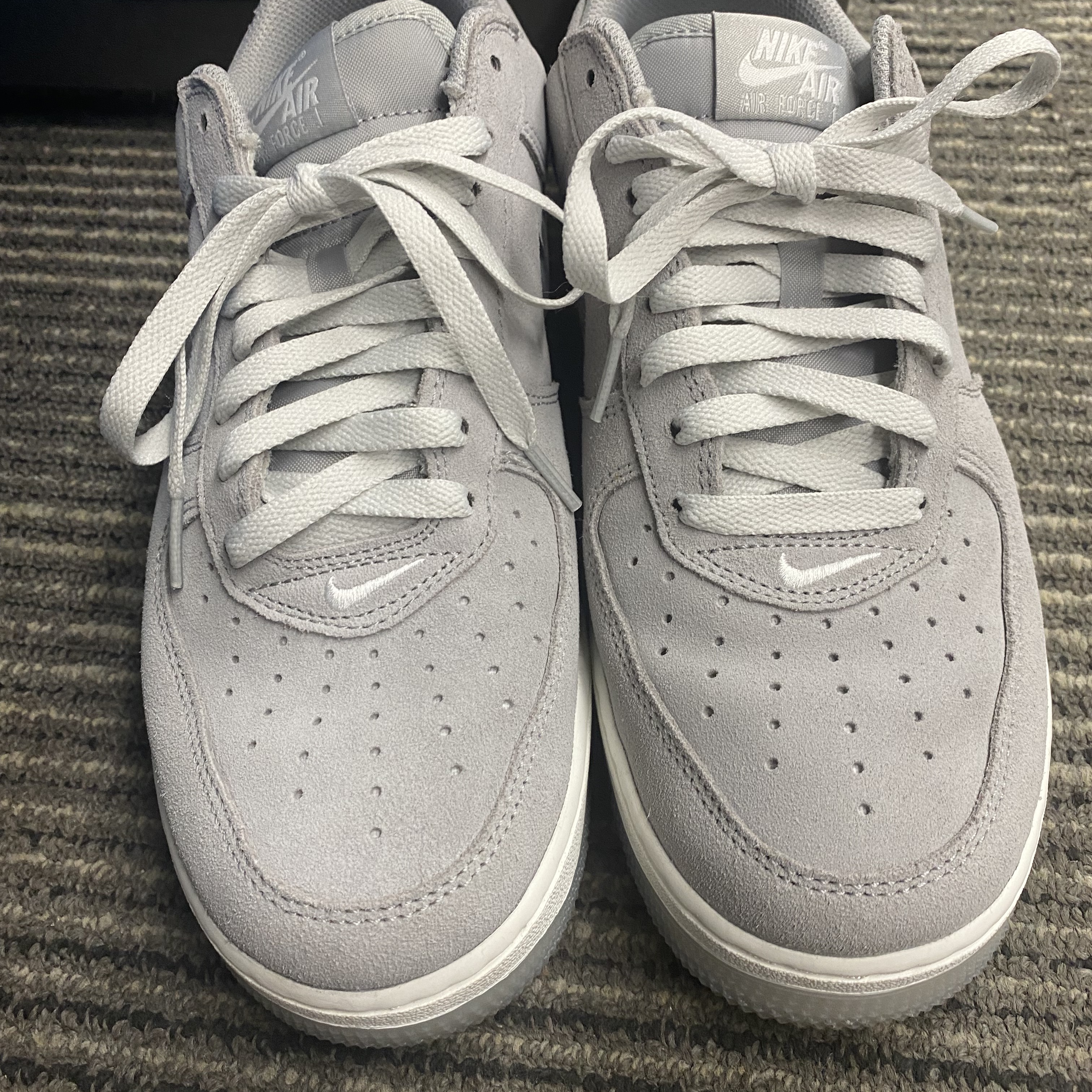 Nike Air Force 1 Low Retro Color of the Month Light Smoke Grey 착용 스타일 - 1