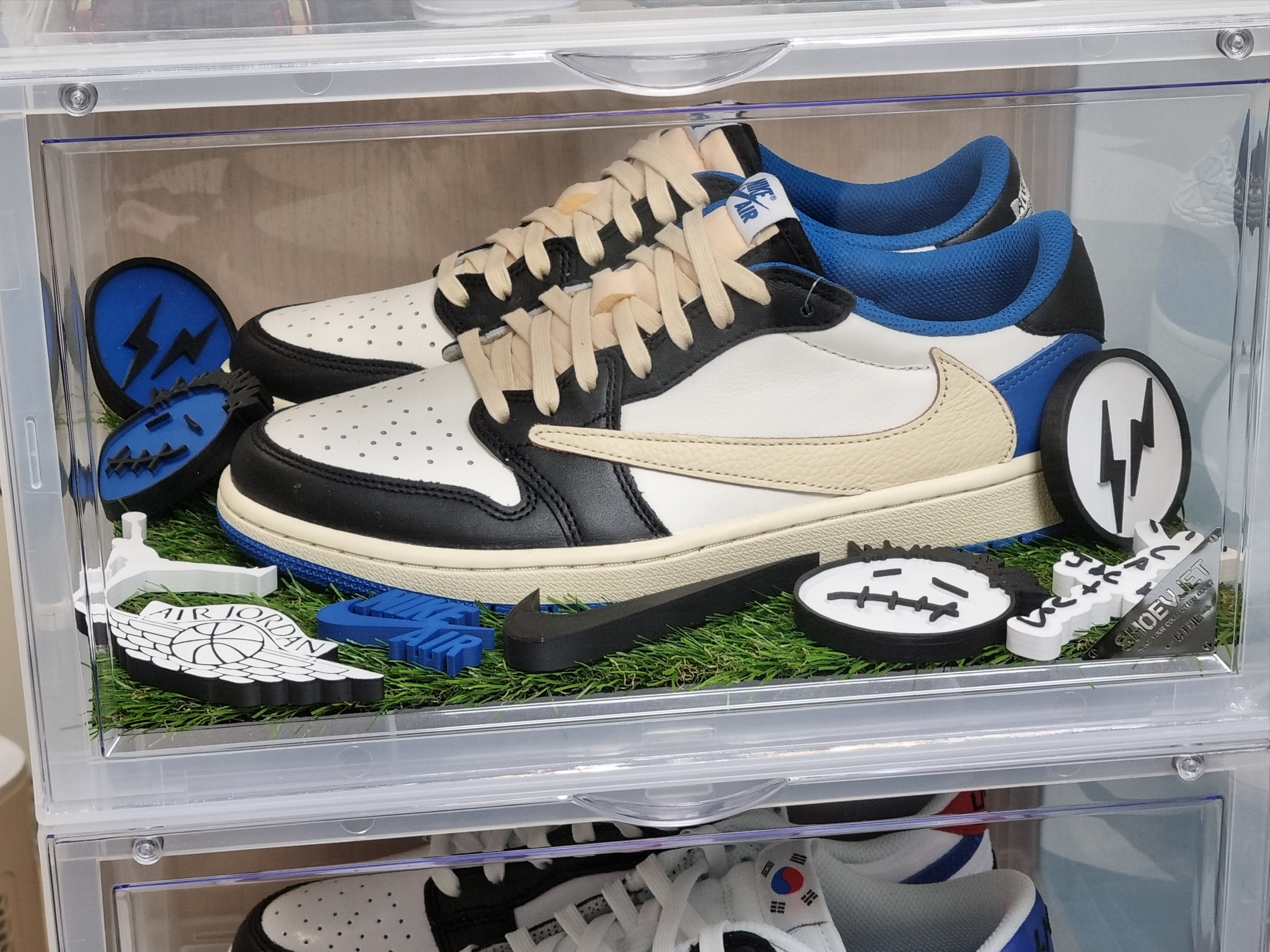 Jordan 1 x Travis Scott x Fragment Retro Low OG SP Military Blue 착용 스타일 - 2