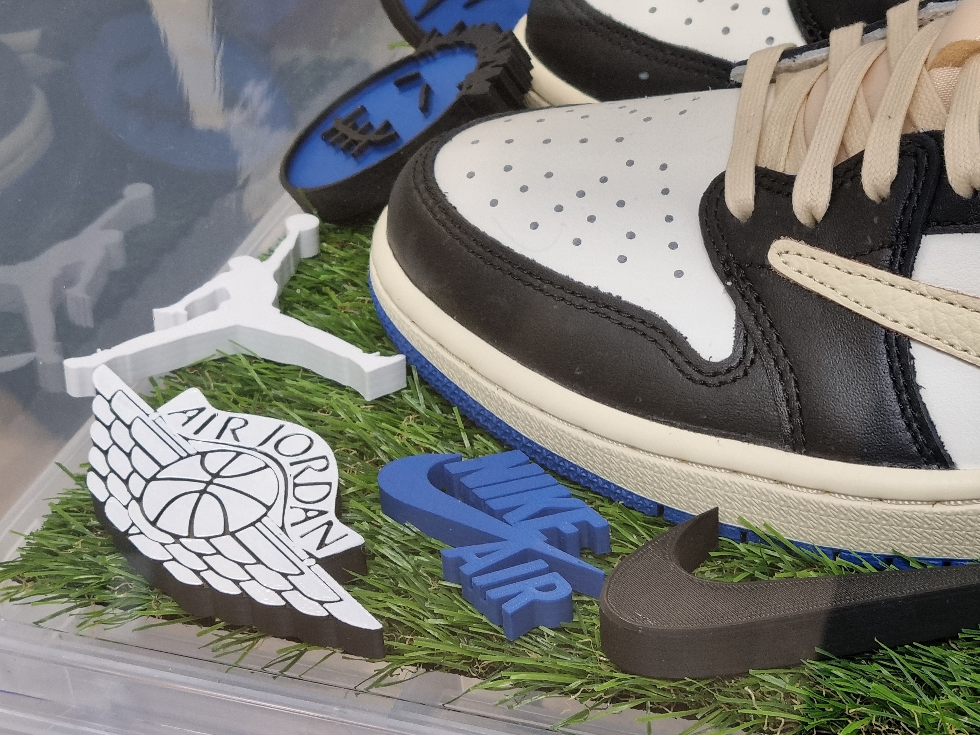 Jordan 1 x Travis Scott x Fragment Retro Low OG SP Military Blue 착용 스타일 - 3