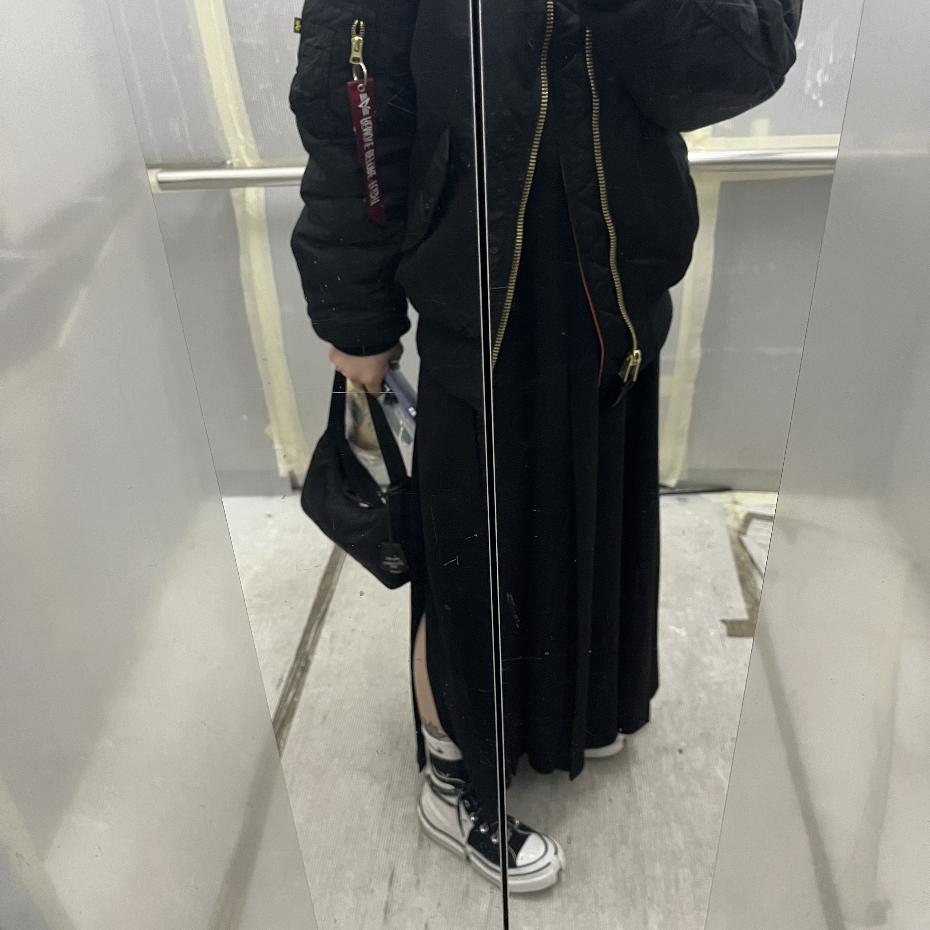 Prada Re-Edition 2000 Re-Nylon Mini Shoulder Bag Black, Converse x Feng Chen Wang Chuck 70 2-in-1 Natural Ivory Black 착용 스타일