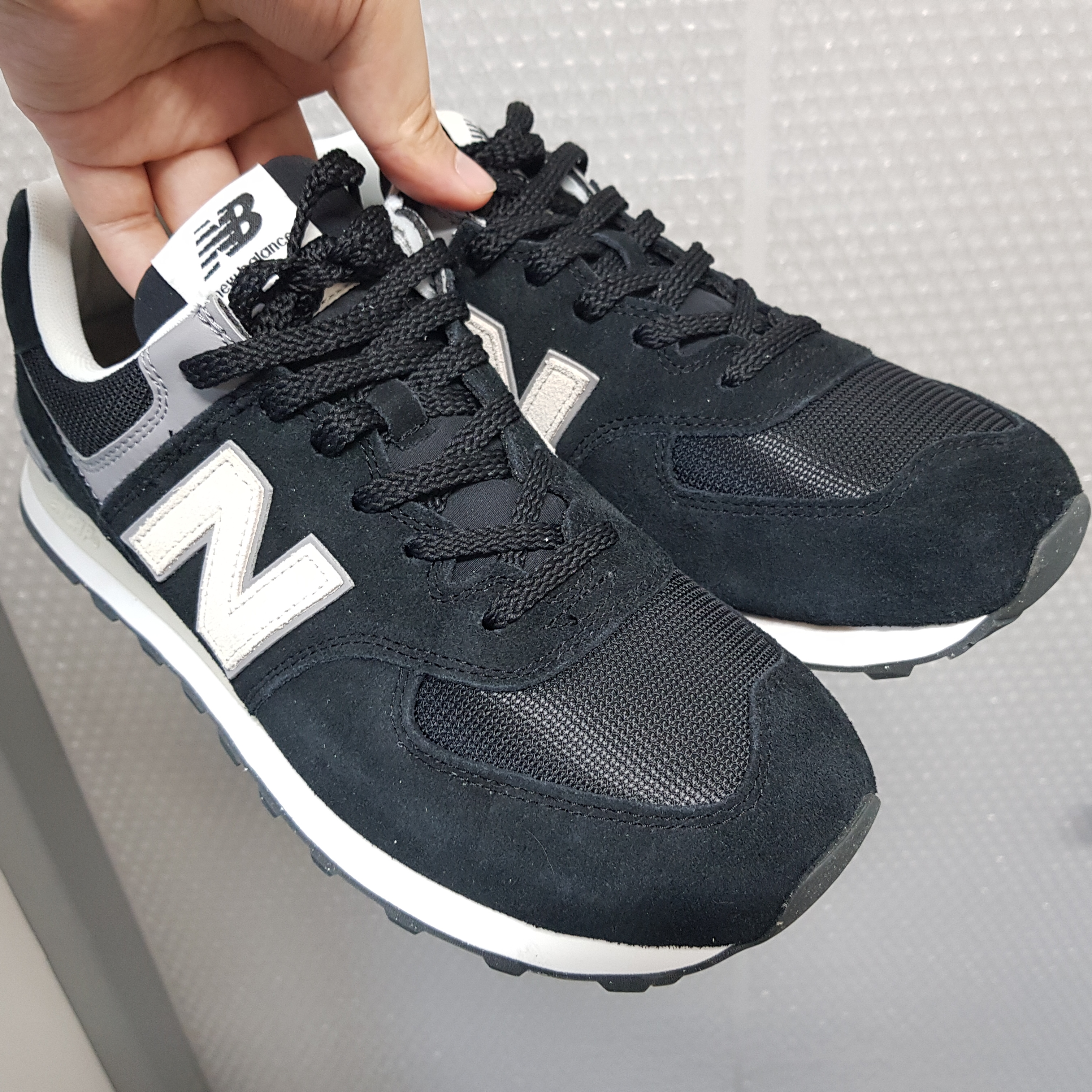 New Balance 574 Classics Reimagined Black 착용 스타일