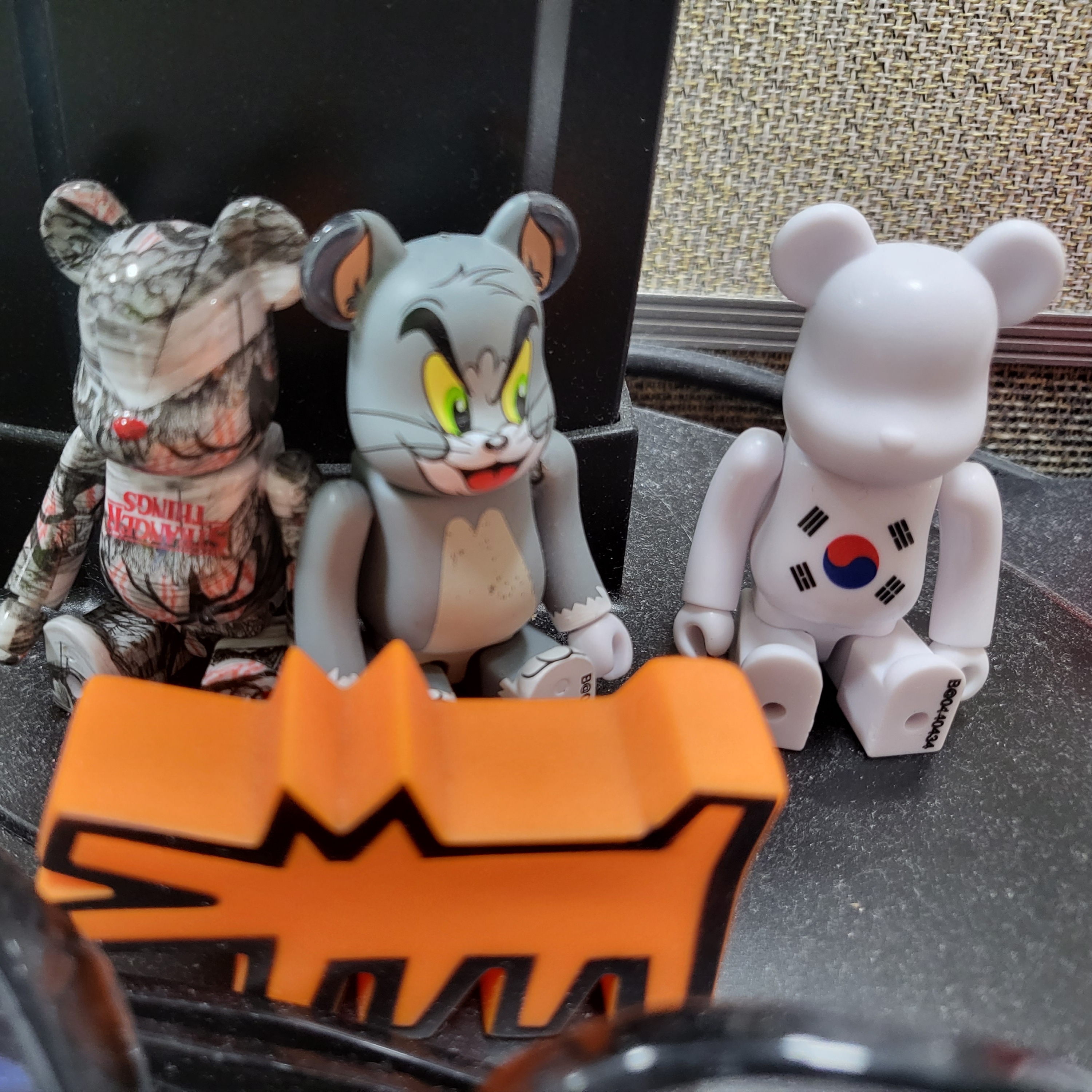 Bearbrick Series 44 Sealed Case 100% (24 Blind Boxes) 착용 스타일