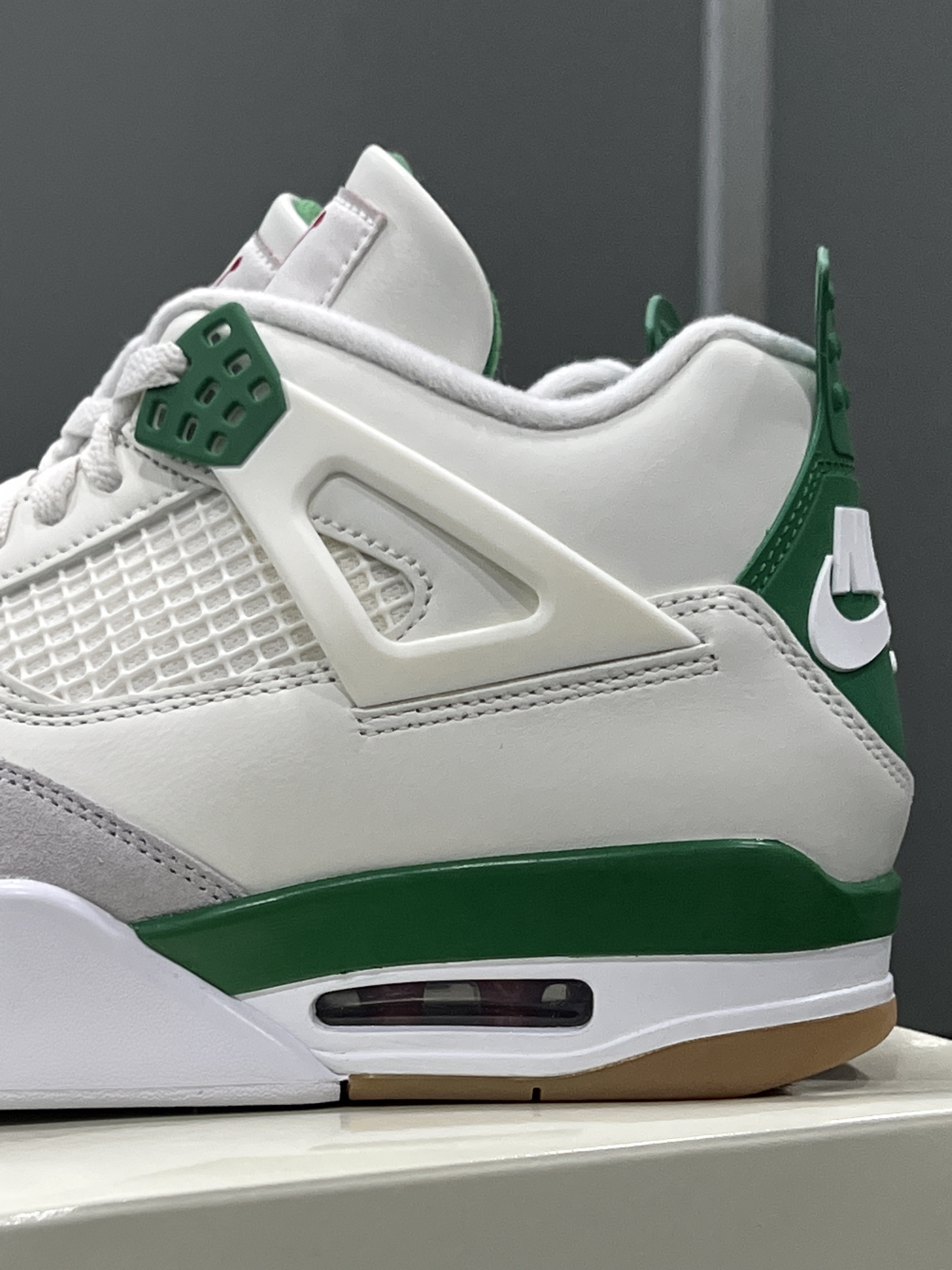 Jordan 4 x Nike SB Retro SP Pine Green 착용 스타일 - 4